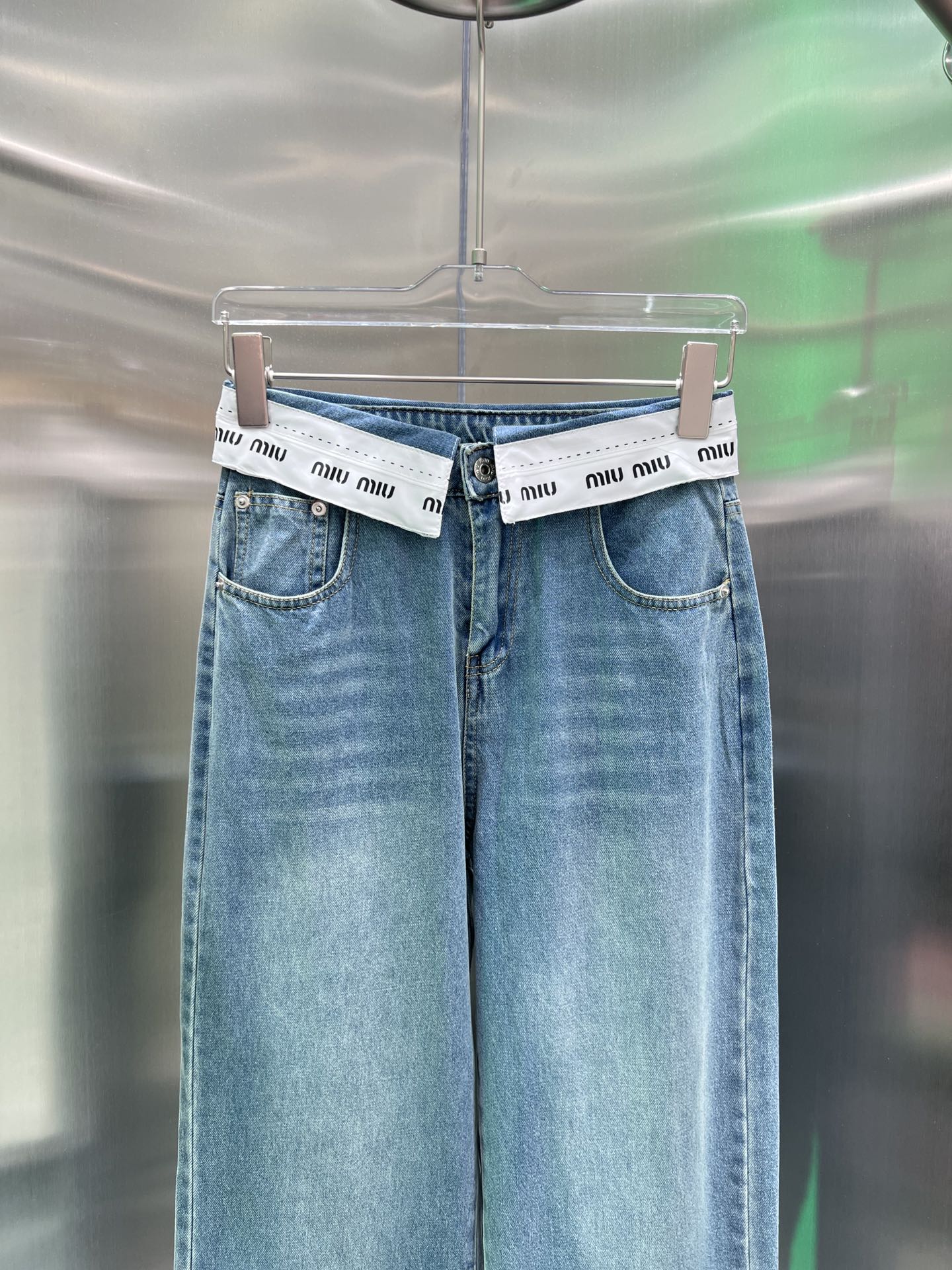 0528 Jeans with logo on waist