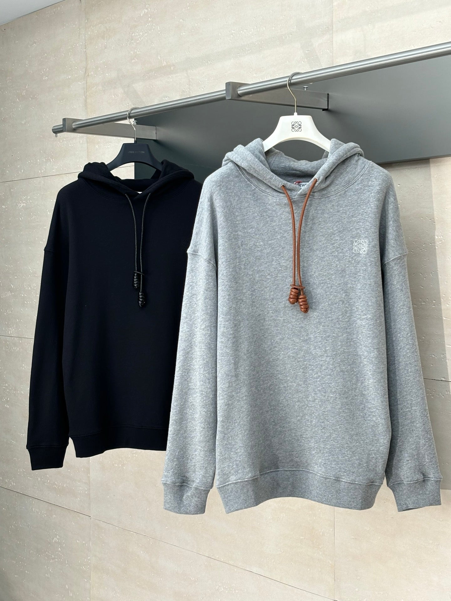 250819 New high-quality leather embroidered hooded sweatshirt