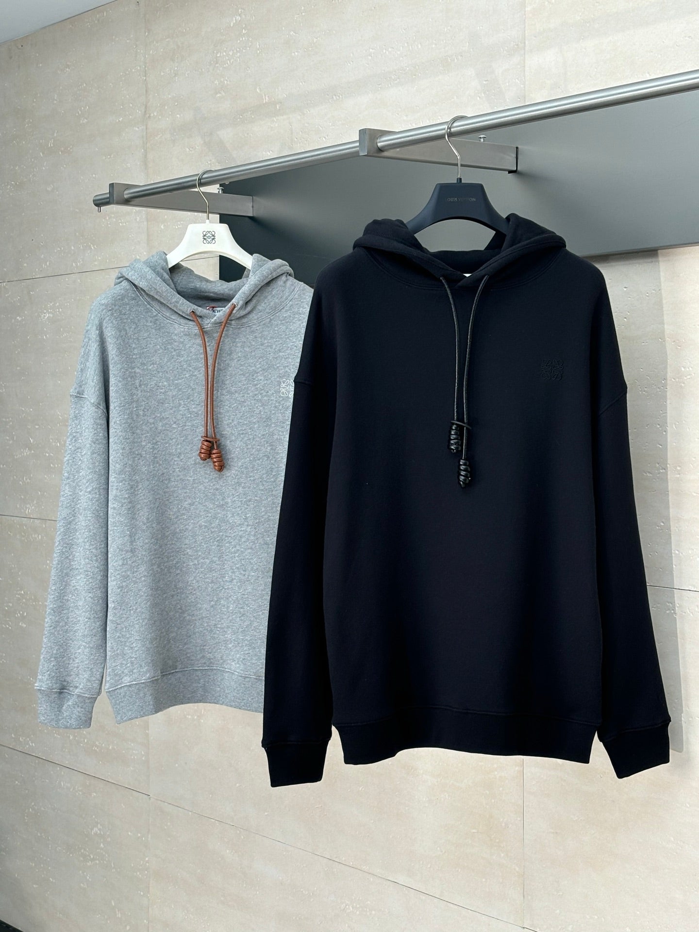 250819 New high-quality leather embroidered hooded sweatshirt
