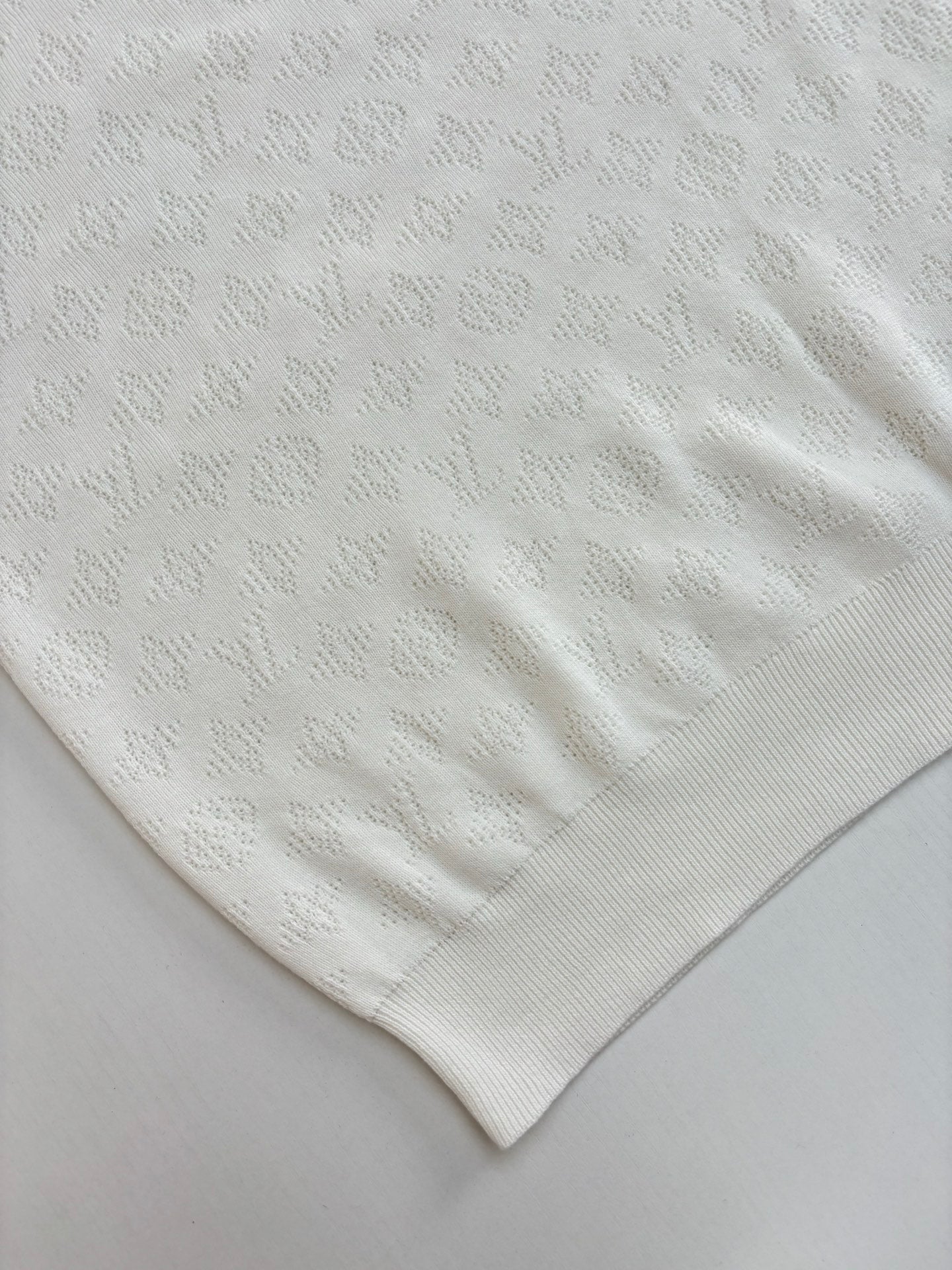 250819 New high-quality sweater with hollowed-out stitching