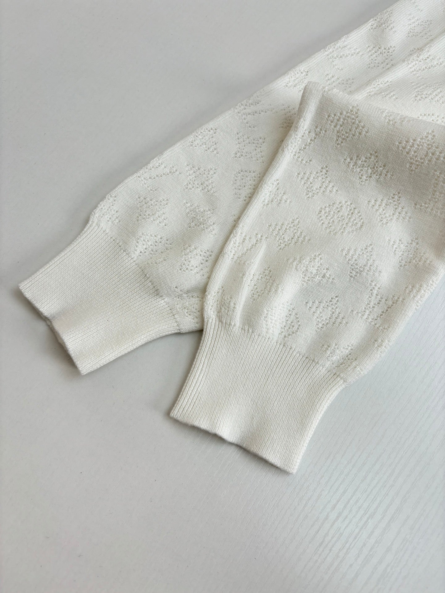 250819 New high-quality sweater with hollowed-out stitching