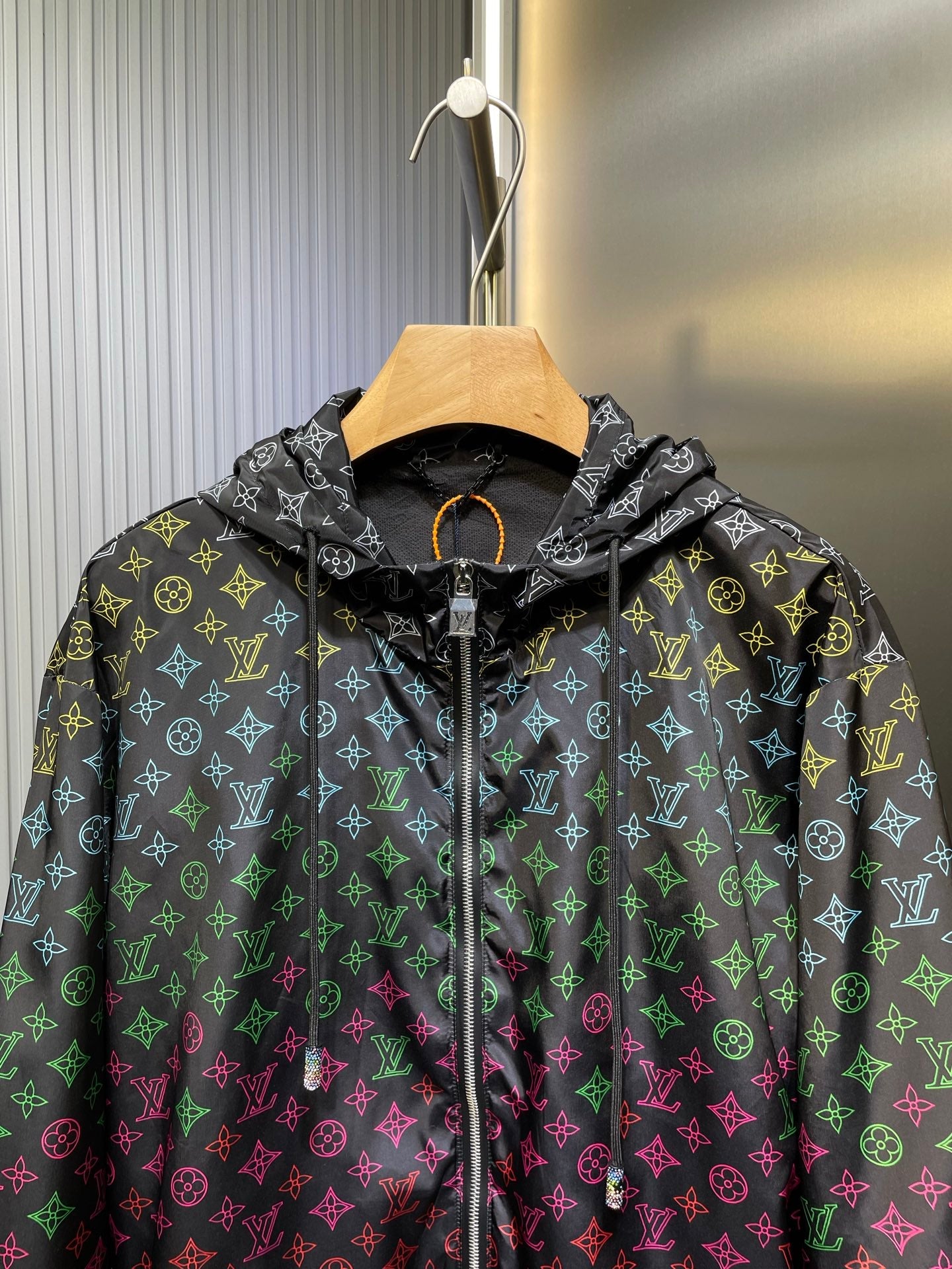 250819 New high-quality gradient printed windproof jacket