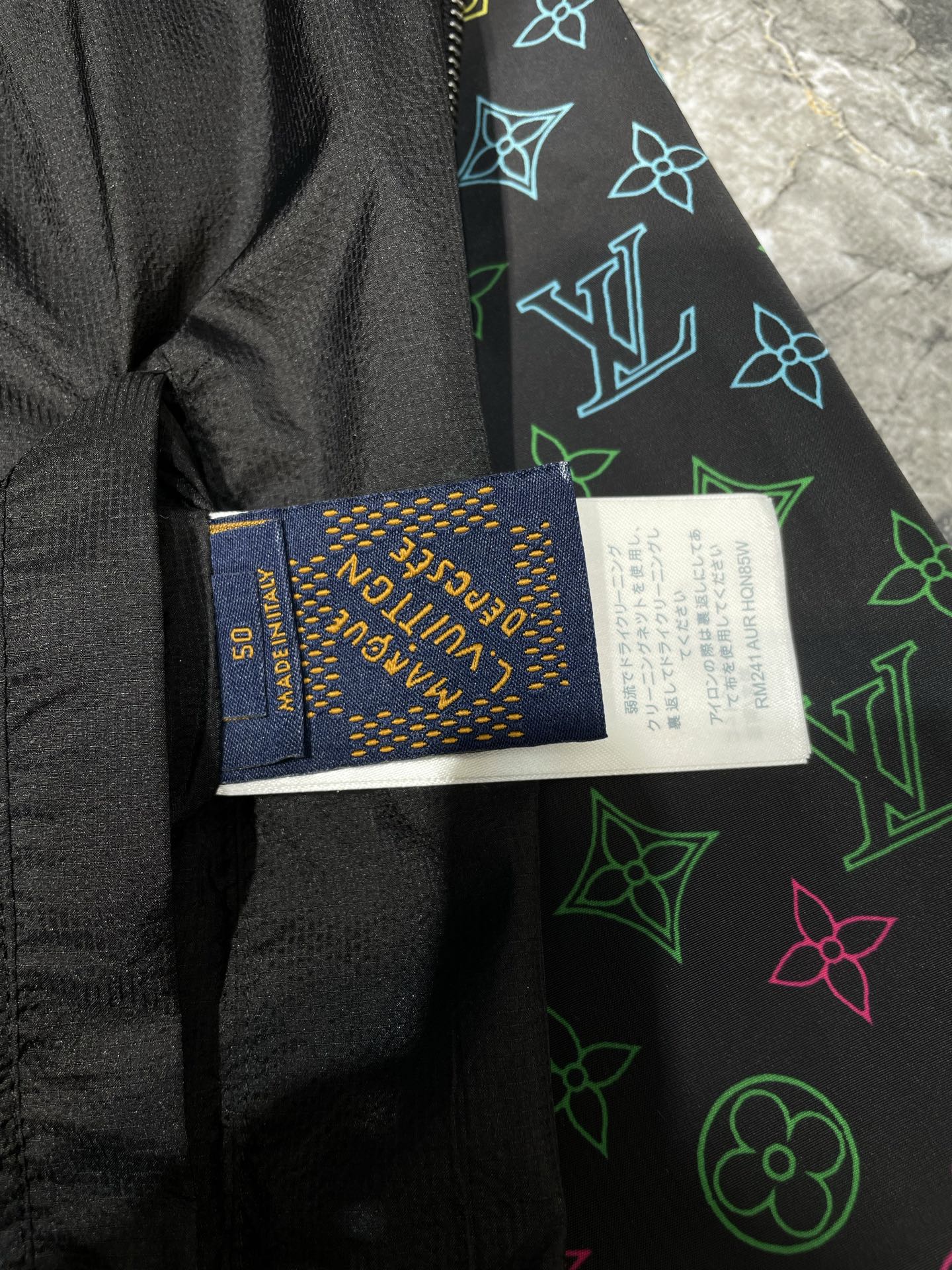 250819 New high-quality gradient printed windproof jacket