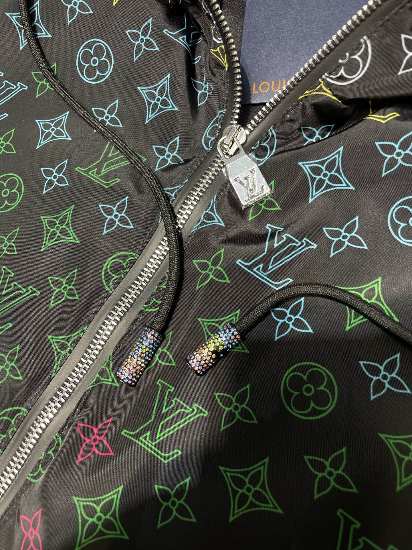 250819 New high-quality gradient printed windproof jacket