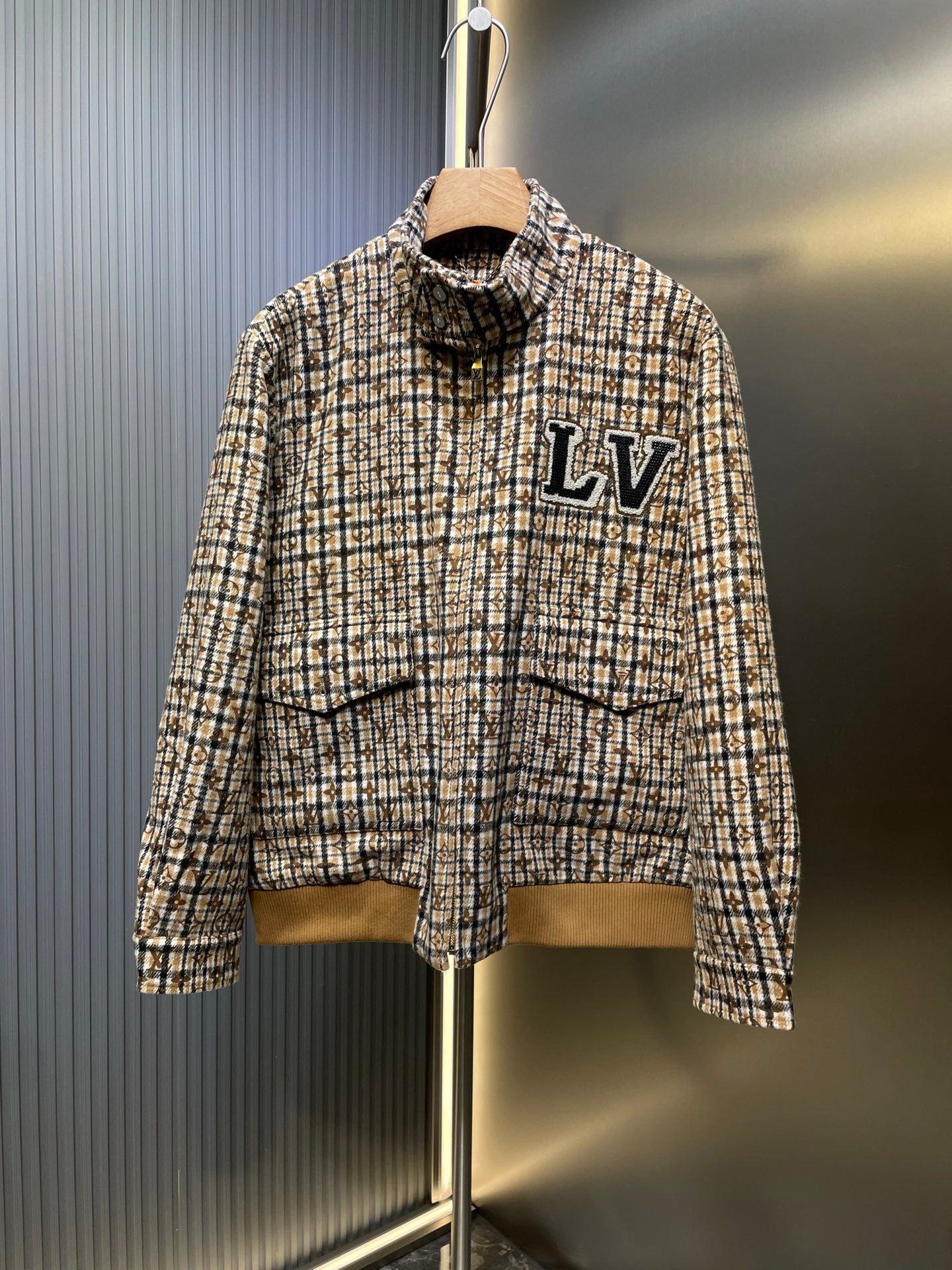 250819 A new high-quality checkered monogram jacket
