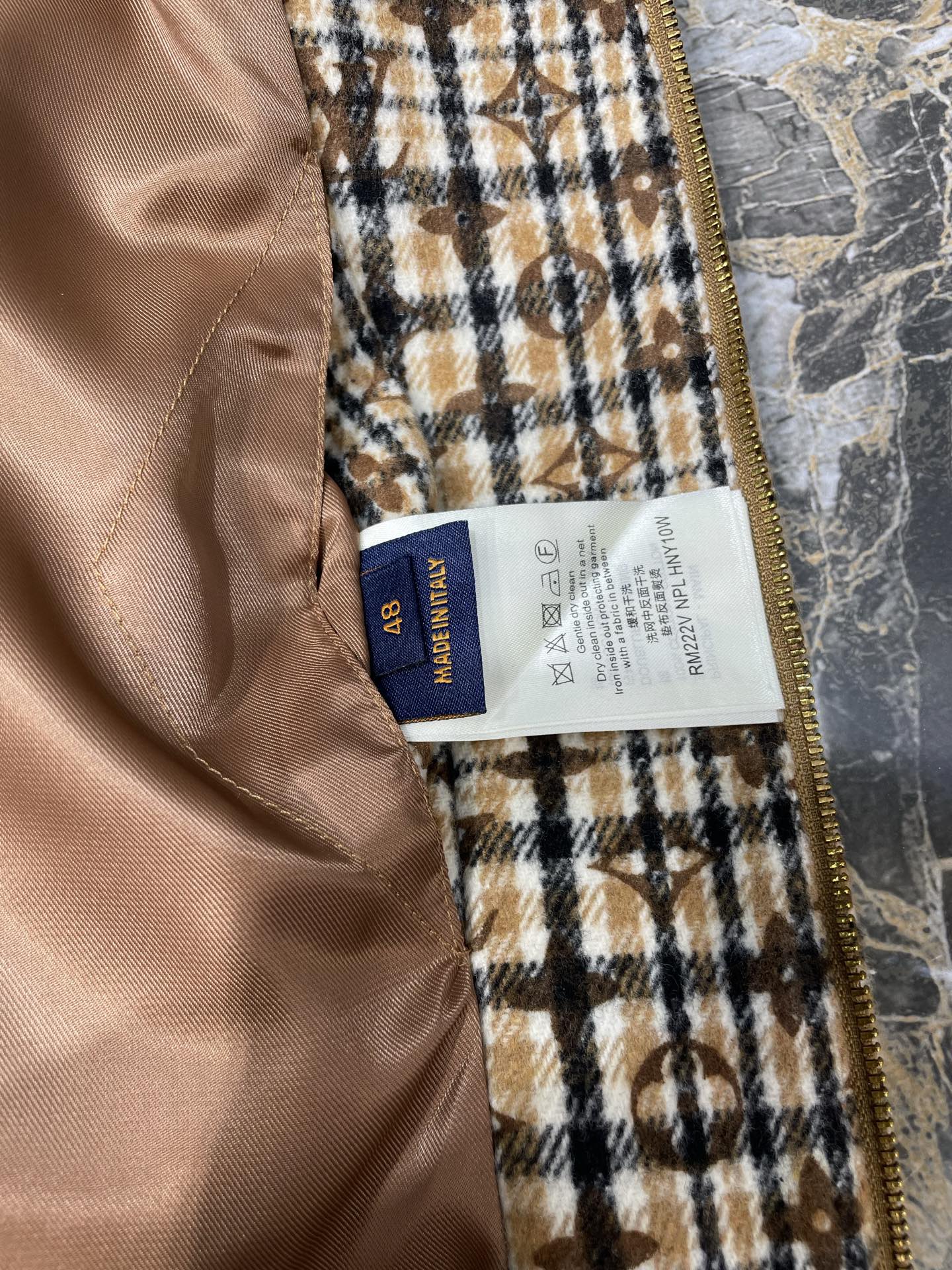 250819 A new high-quality checkered monogram jacket