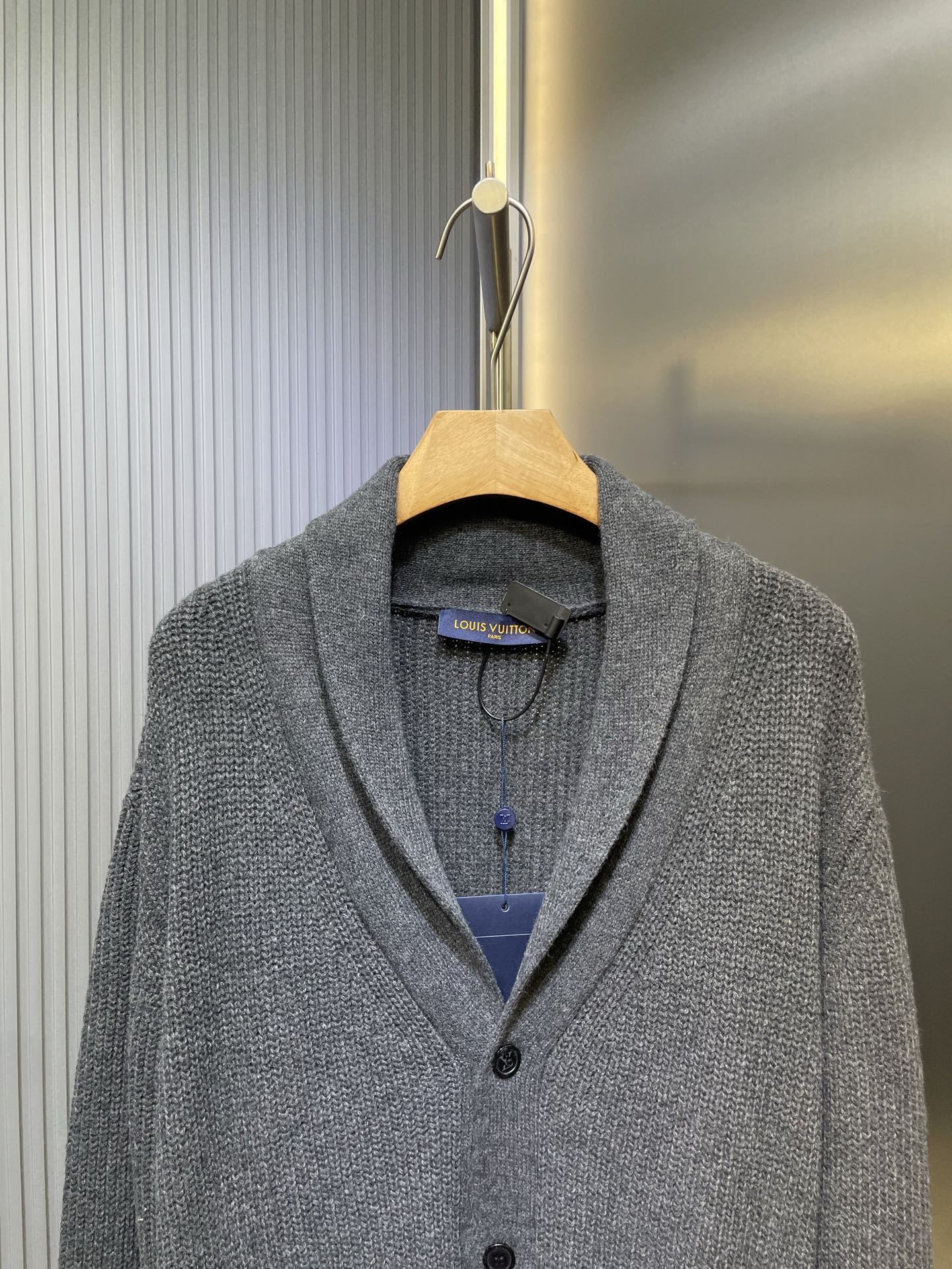 250819 New high-quality cashmere blend leather label cardigan sweater