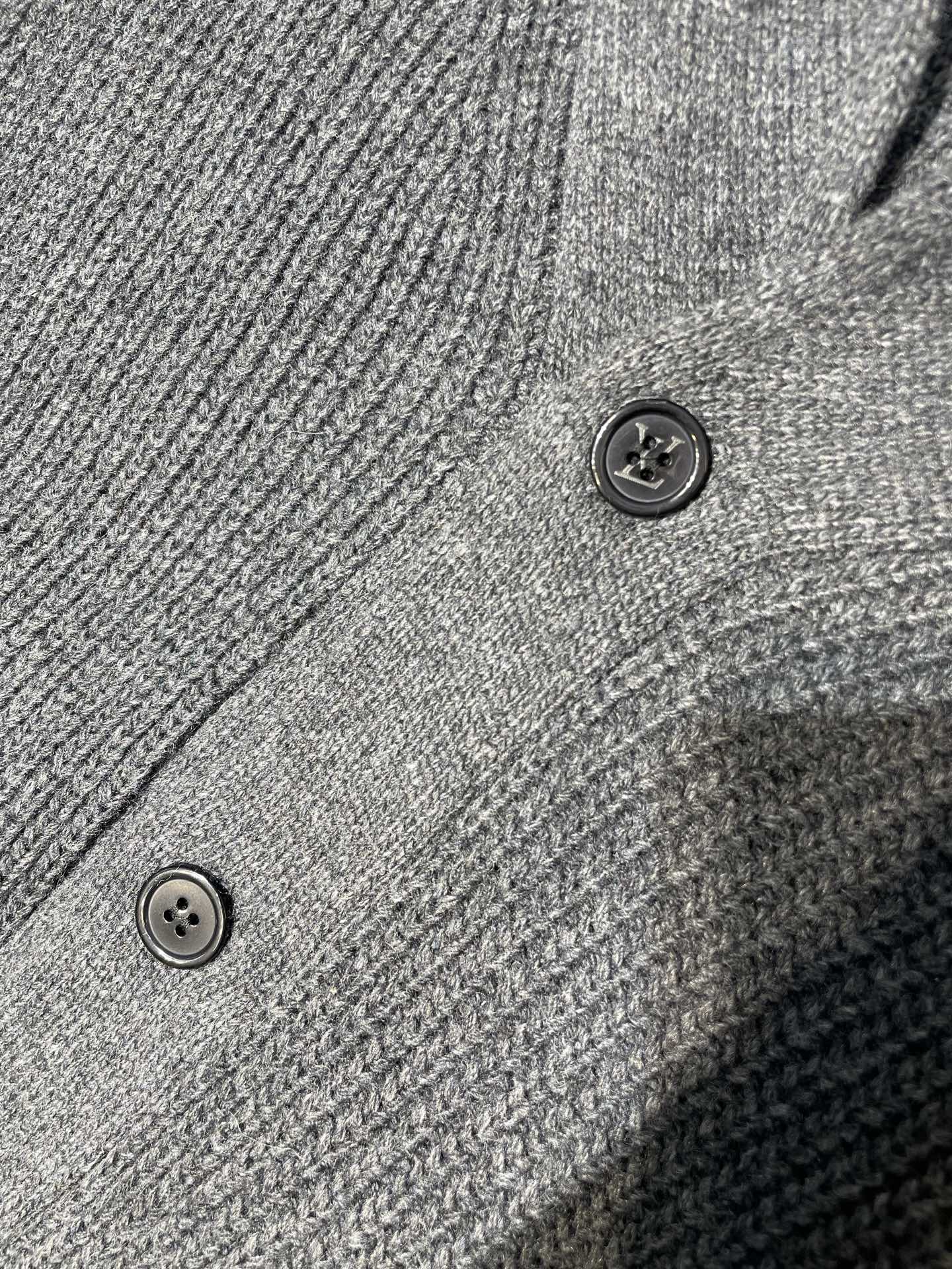 250819 New high-quality cashmere blend leather label cardigan sweater