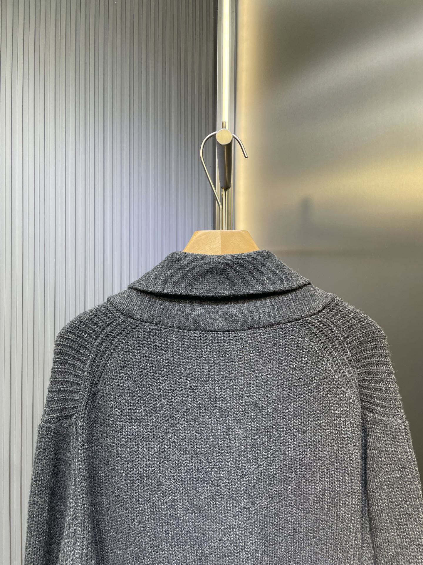 250819 New high-quality cashmere blend leather label cardigan sweater