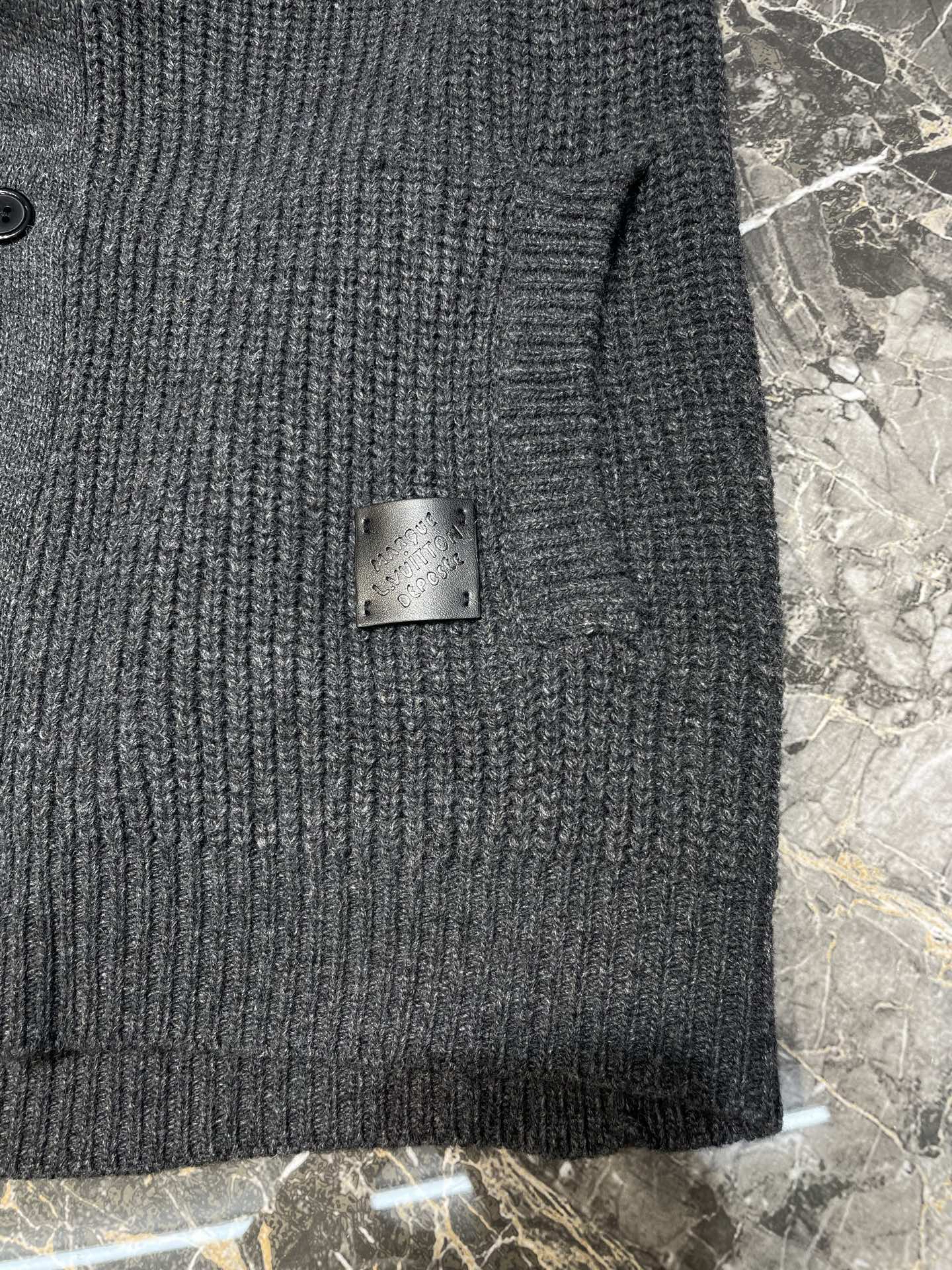 250819 New high-quality cashmere blend leather label cardigan sweater