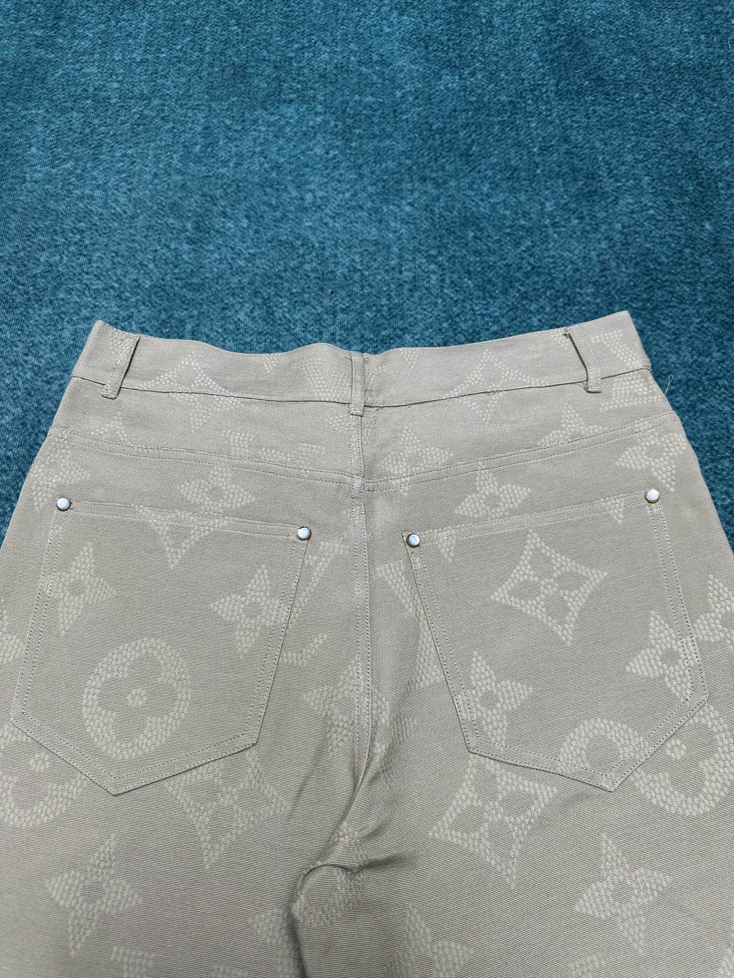 250825 New high-quality embroidered pearlescent button-up trousers