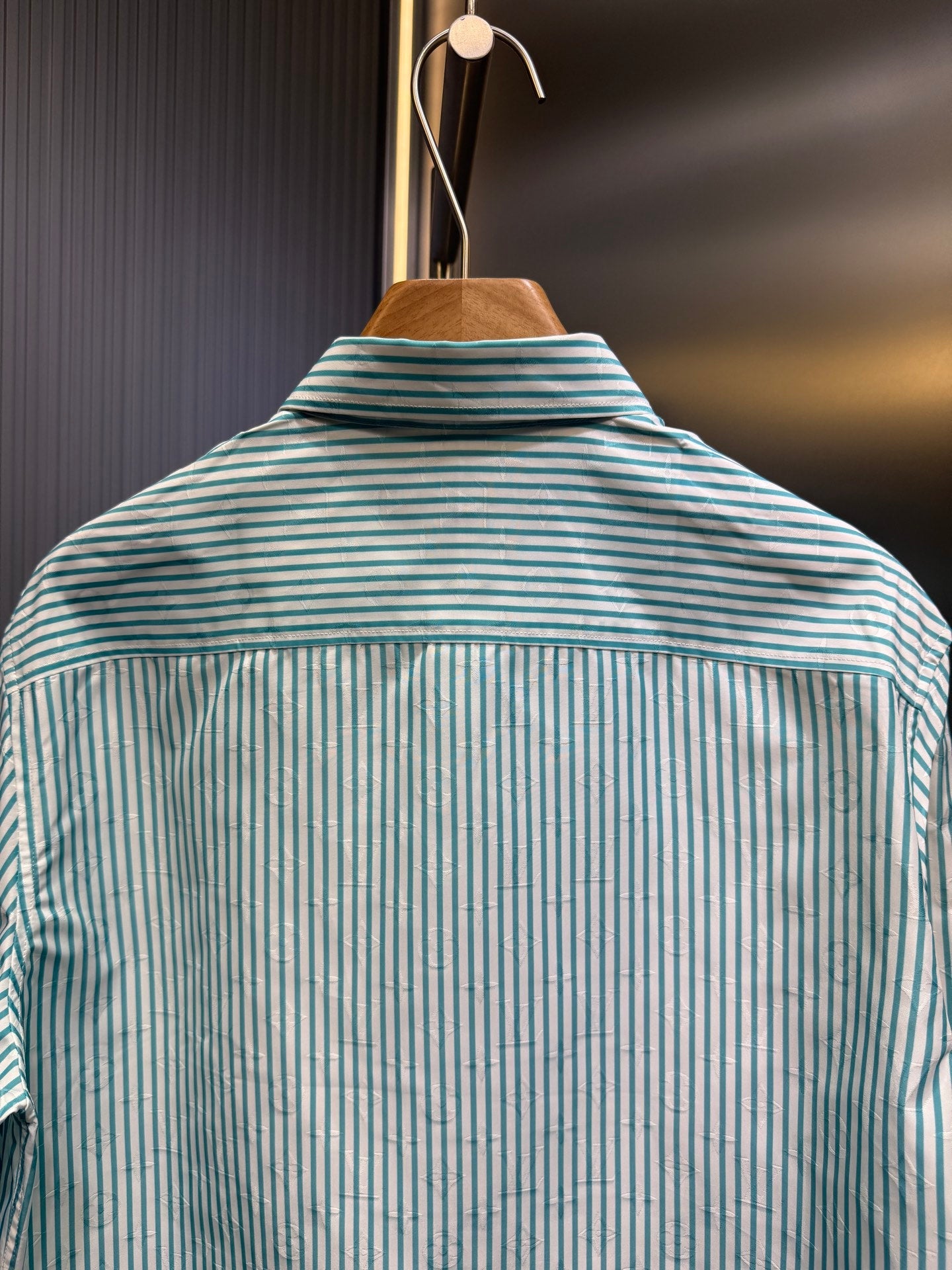250825 New high-quality striped long-sleeved shirt