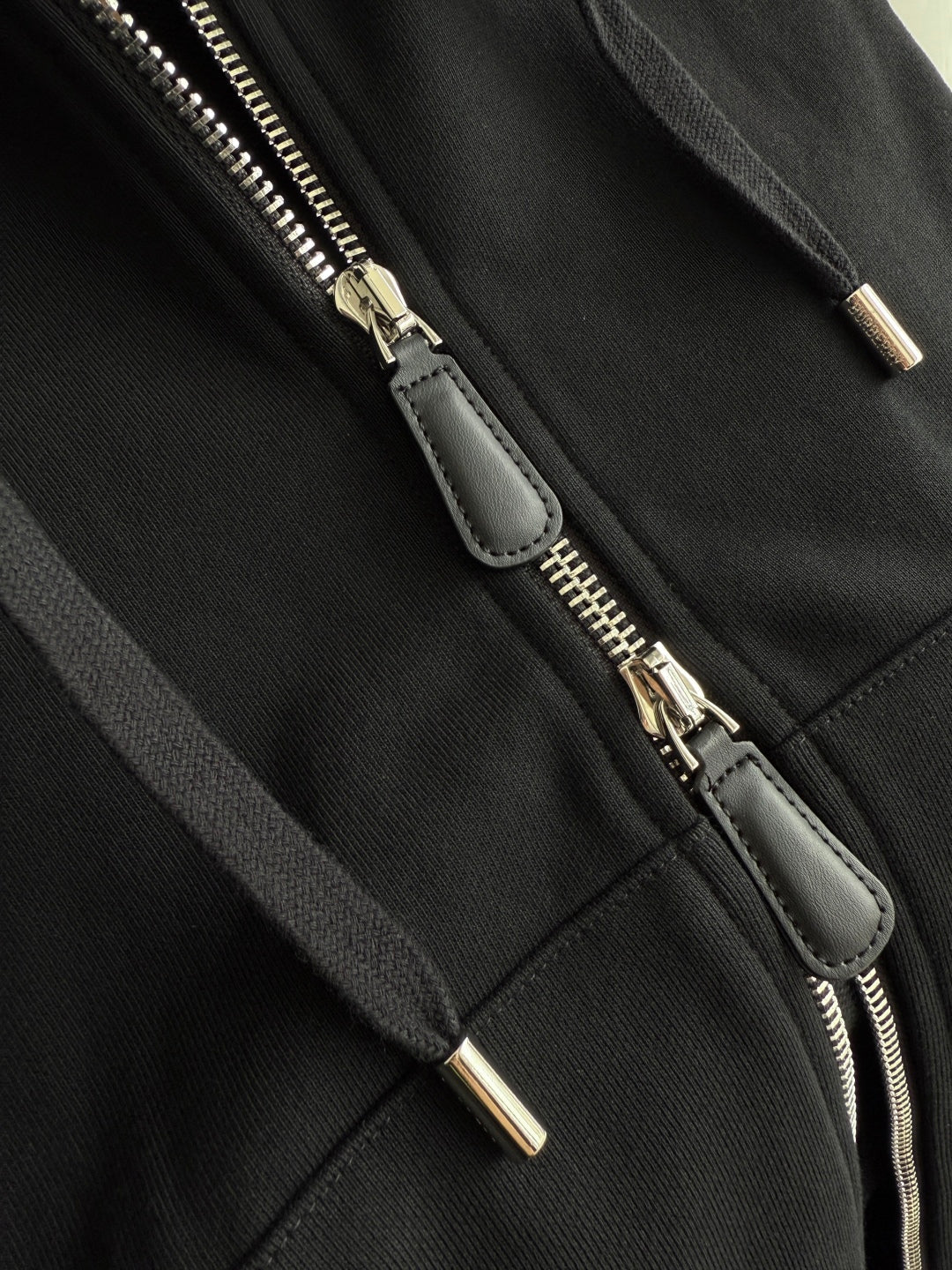 250825 A new high-quality classic must-have zippered hoodie