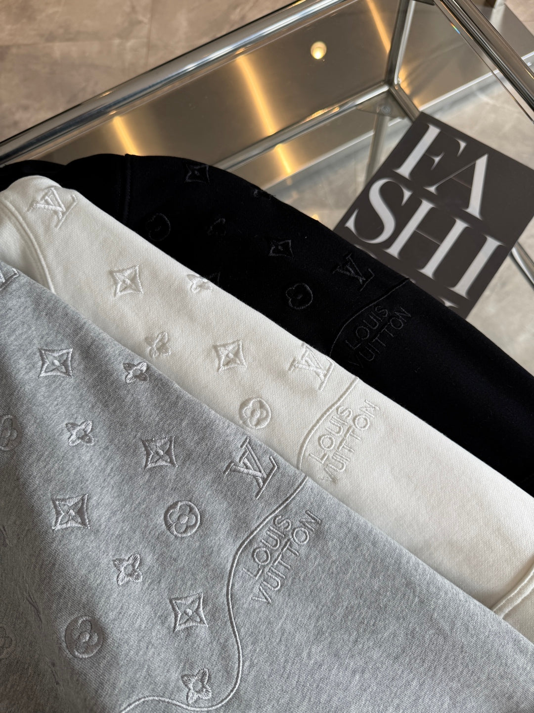 250825 A new high-quality classic must-have zippered hoodie