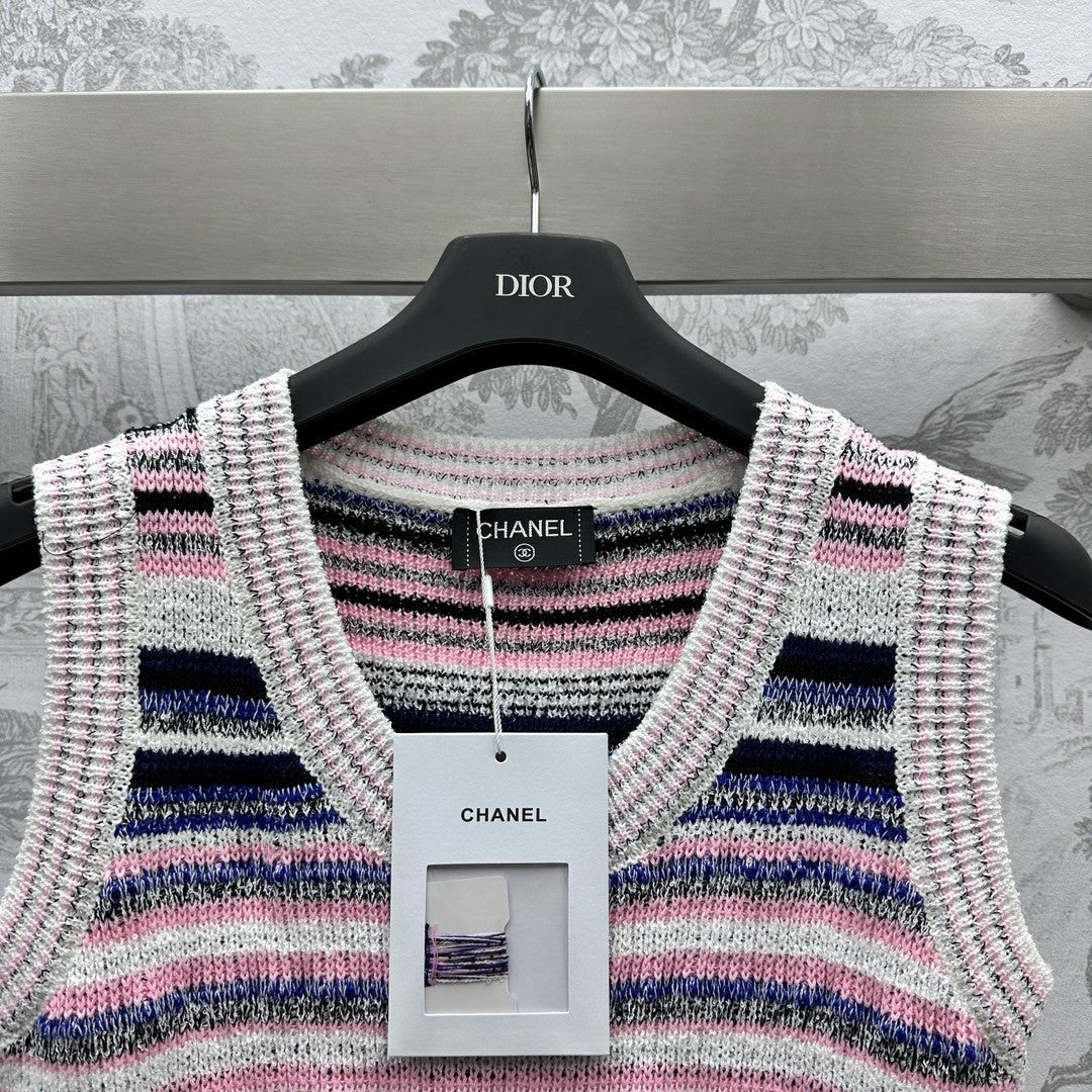 0528 Striped mismatched color knitted vest