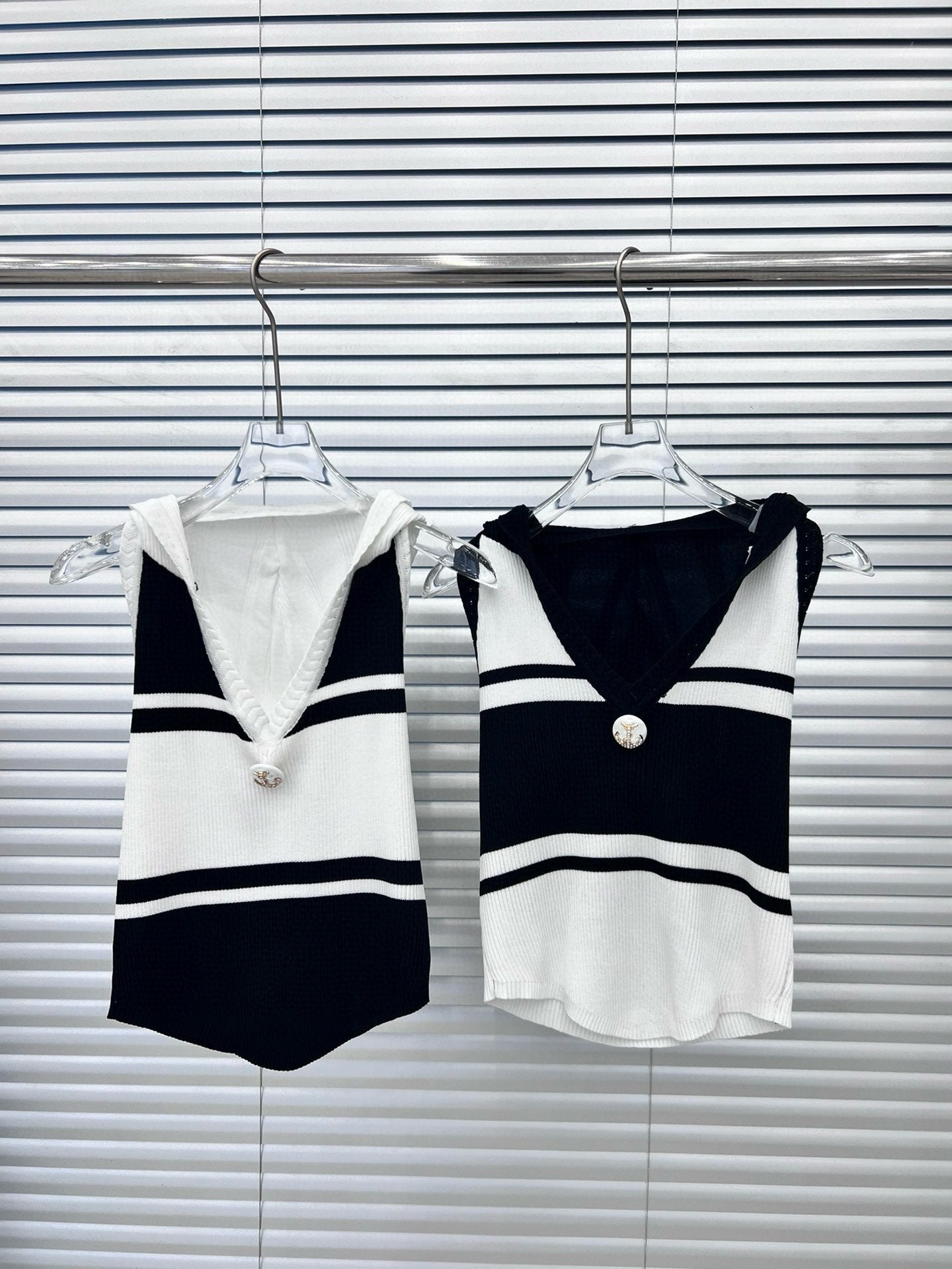 0528 Striped hooded suspenders