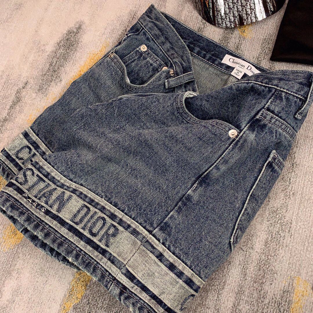 0528 Retro distressed denim shorts
