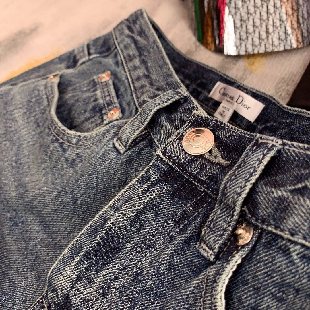 0528 Retro distressed denim shorts