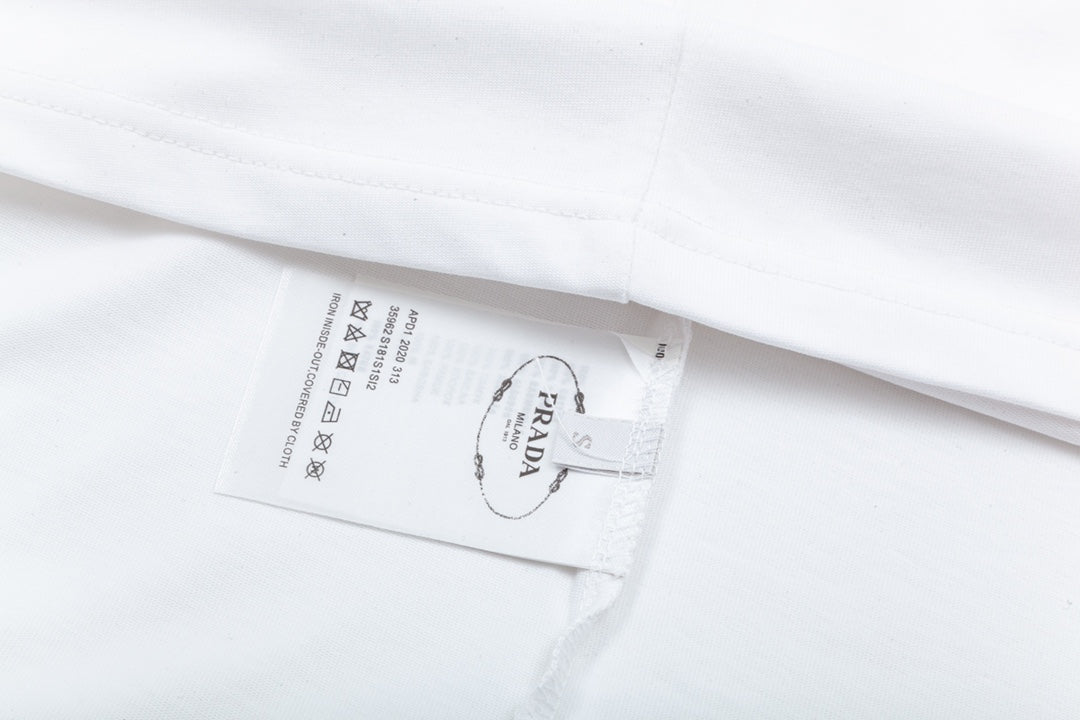 1211 New long strip stereoscopic offset T-shirt
