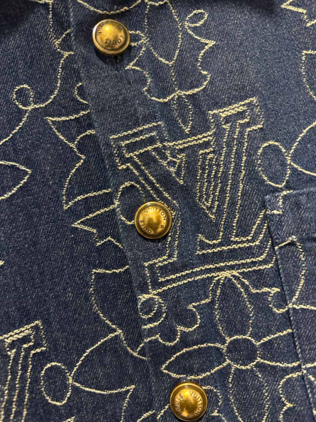 250224 New high quality gold embroidery stitching suit