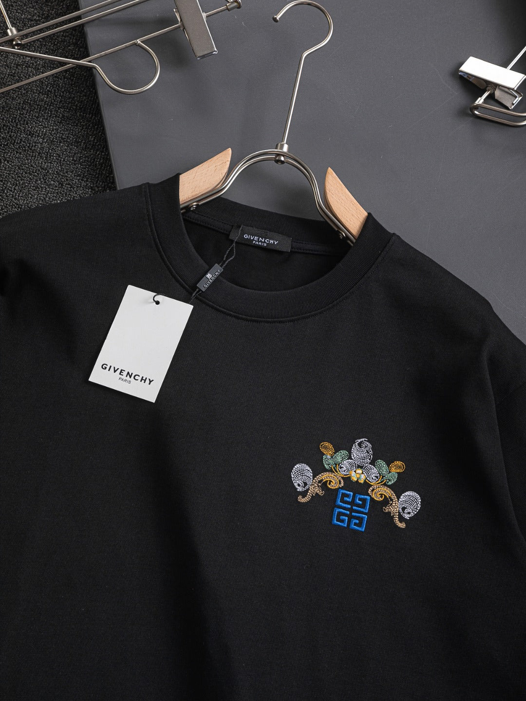 250325 New high quality three color embroidered T-shirt