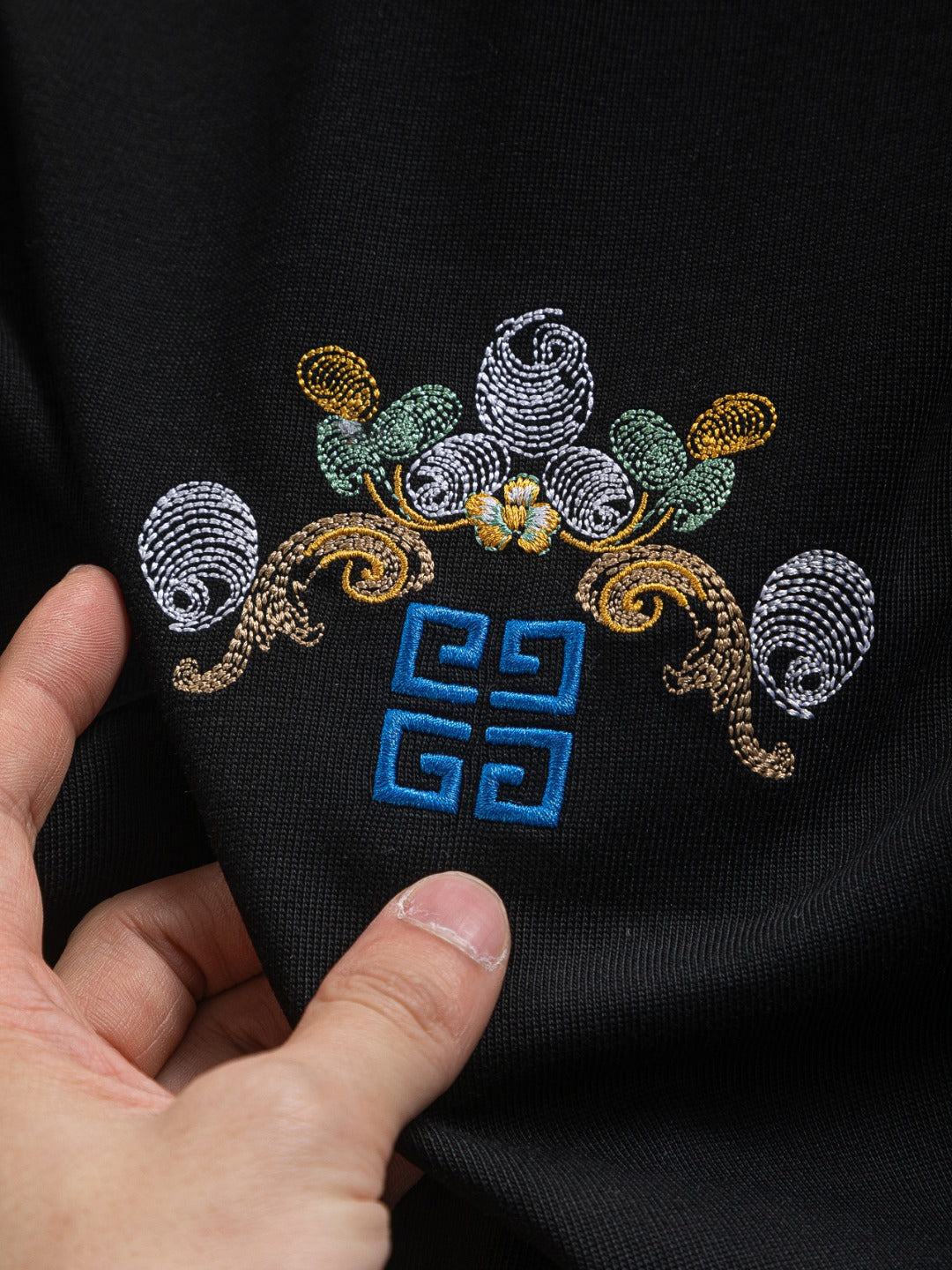 250325 New high quality three color embroidered T-shirt