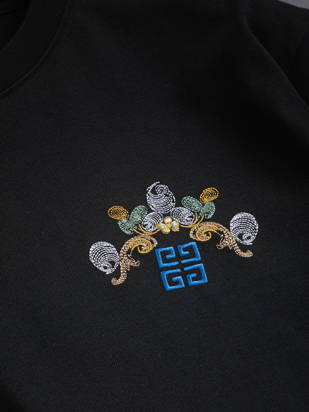 250325 New high quality three color embroidered T-shirt