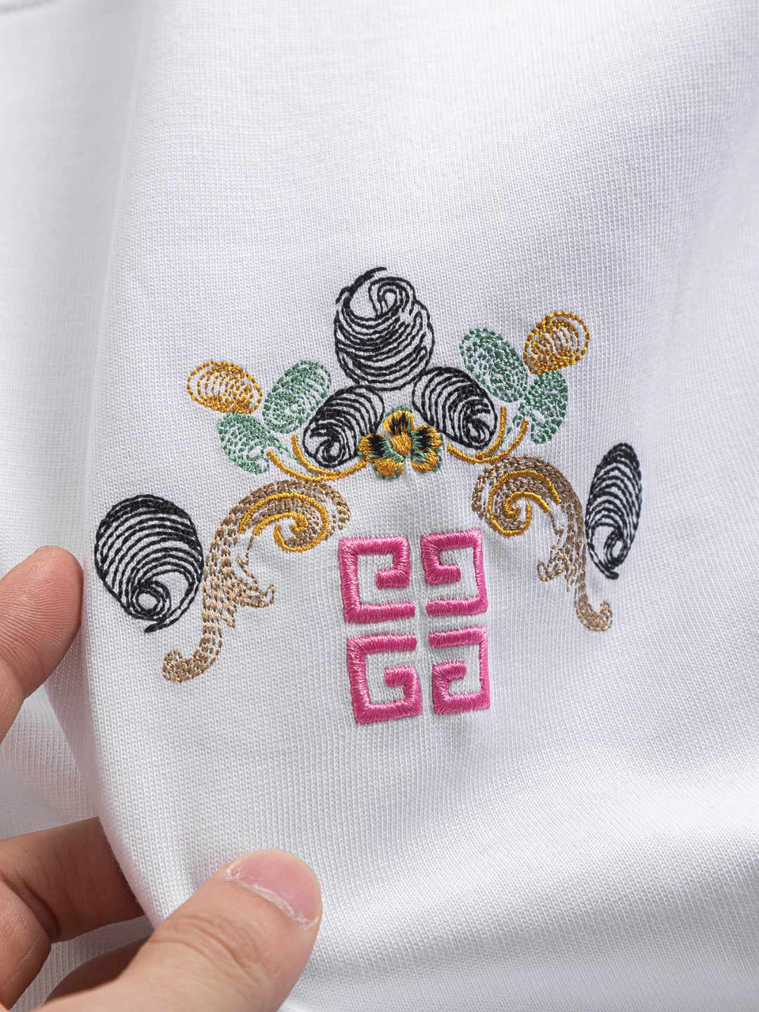 250325 New high quality three color embroidered T-shirt