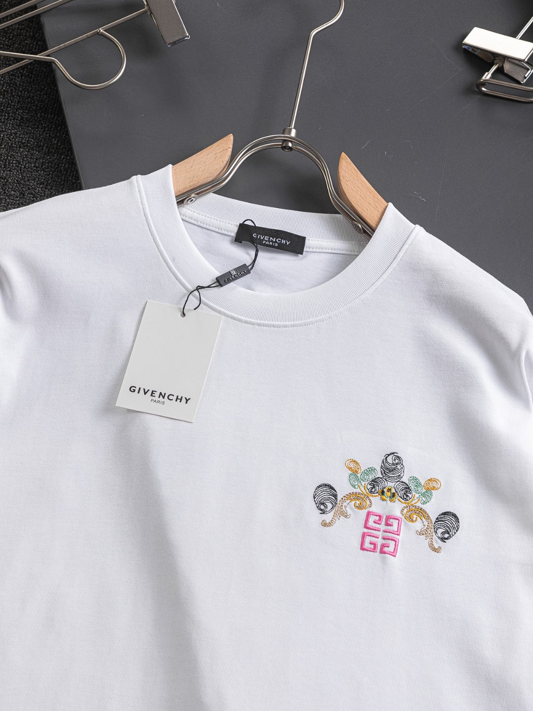 250325 New high quality three color embroidered T-shirt