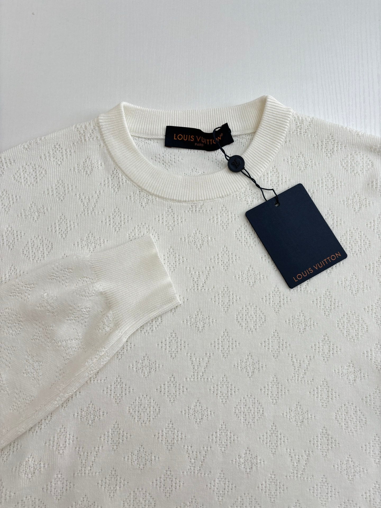 250819 New high-quality sweater with hollowed-out stitching
