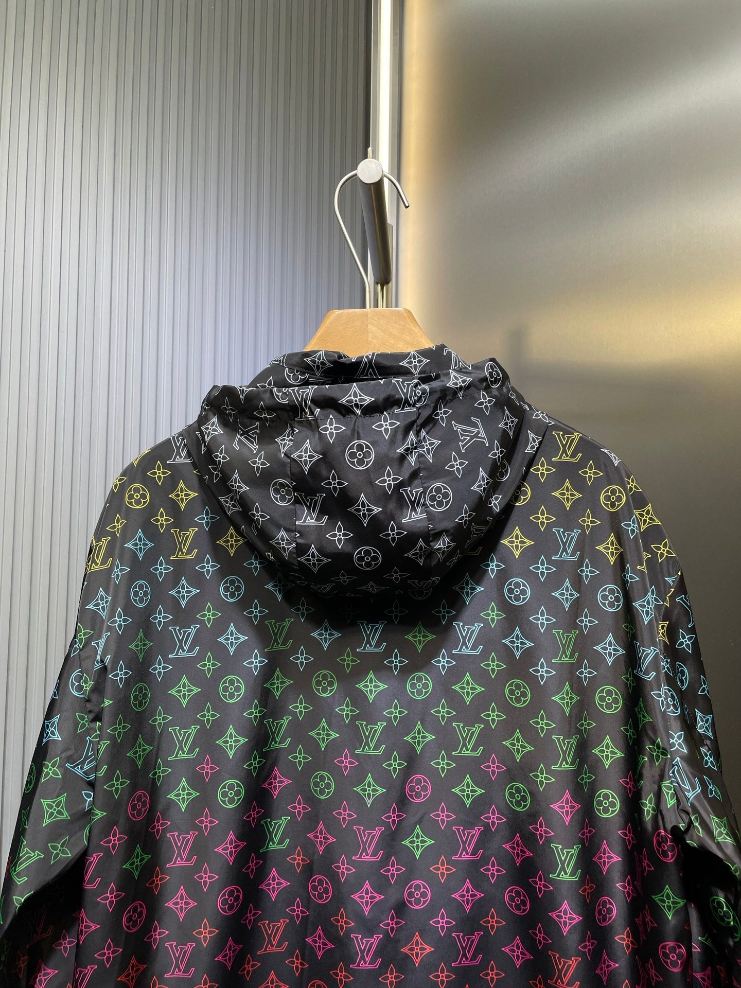 250819 New high-quality gradient printed windproof jacket