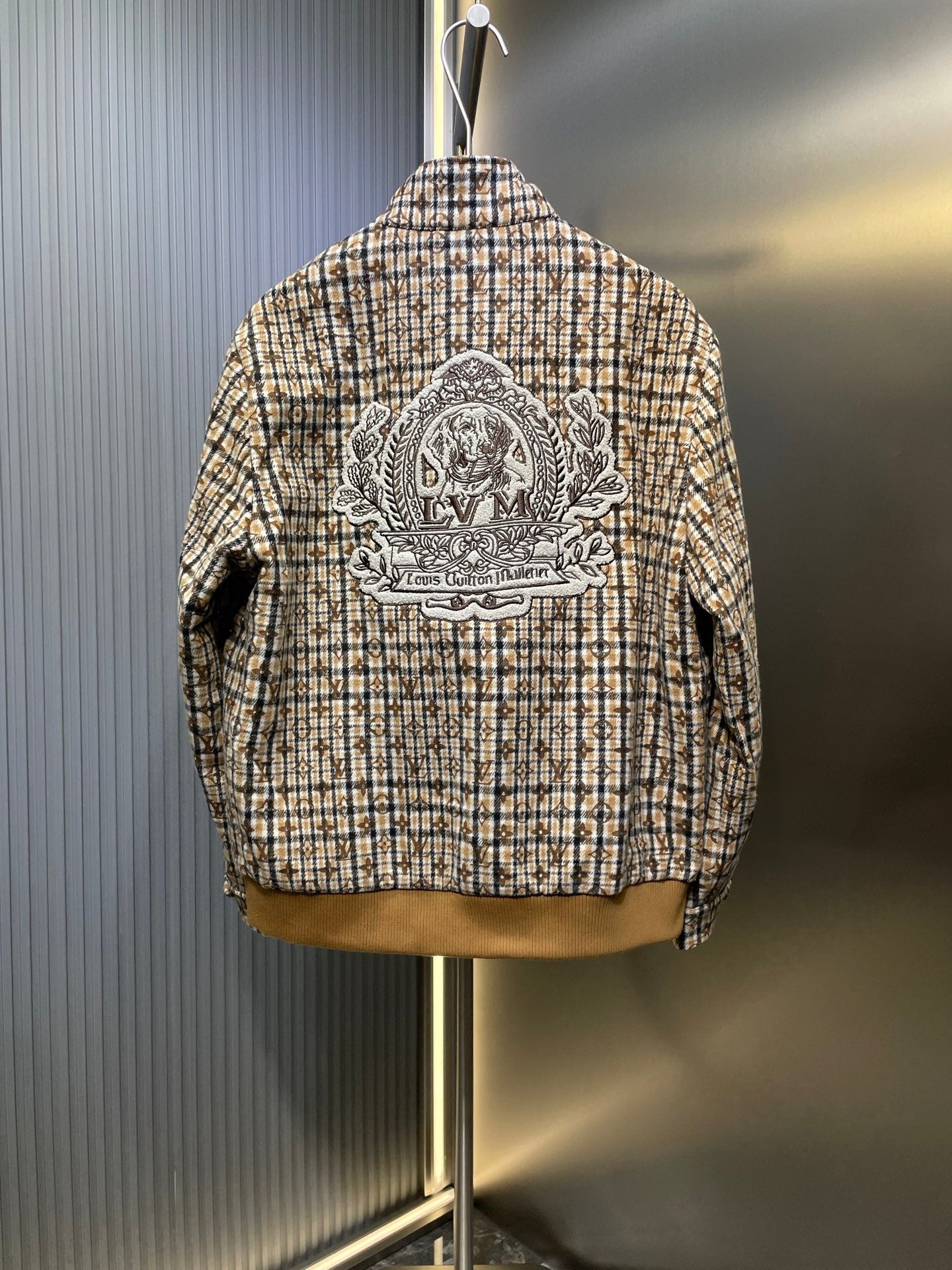 250819 A new high-quality checkered monogram jacket