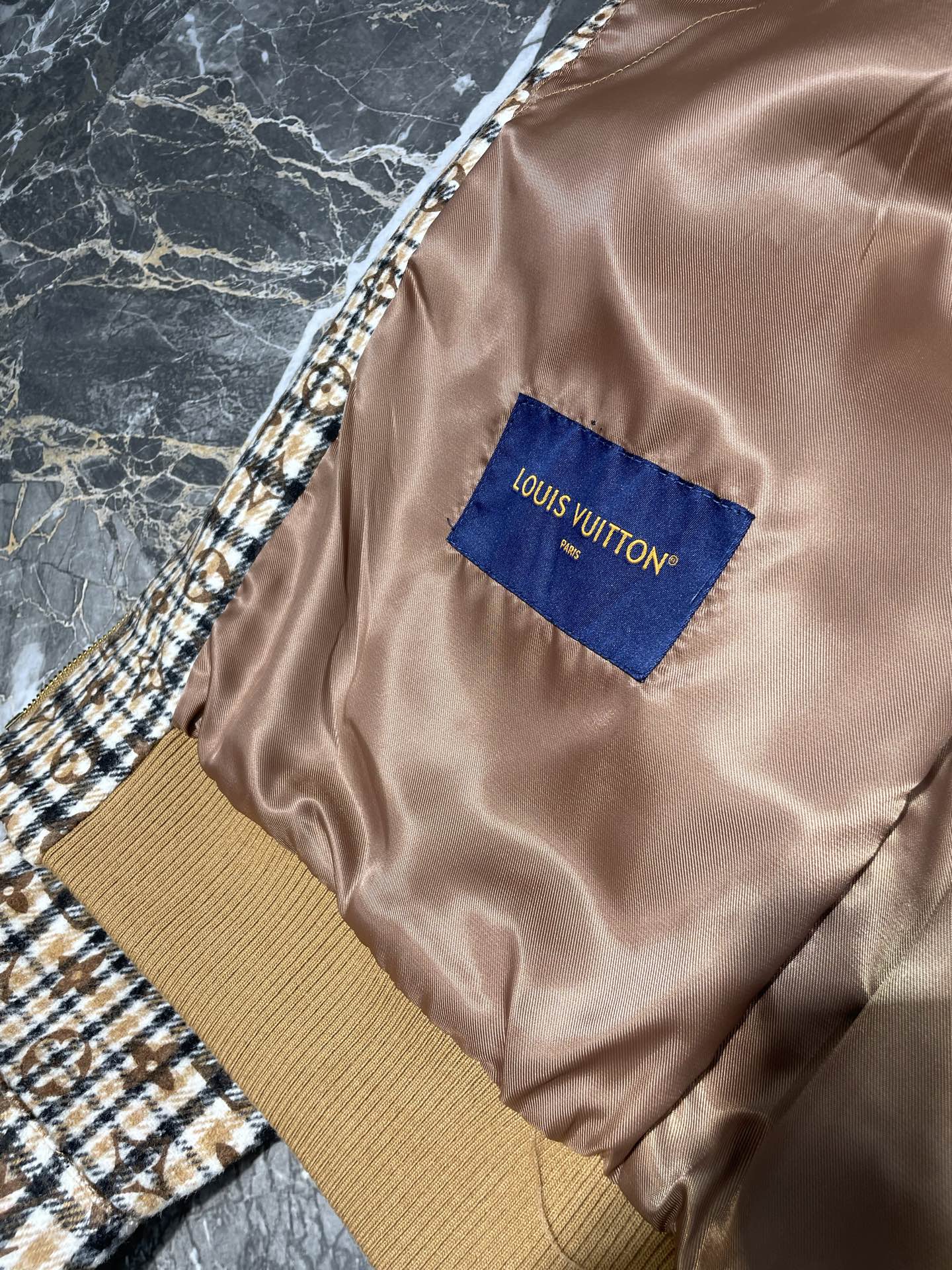 250819 A new high-quality checkered monogram jacket