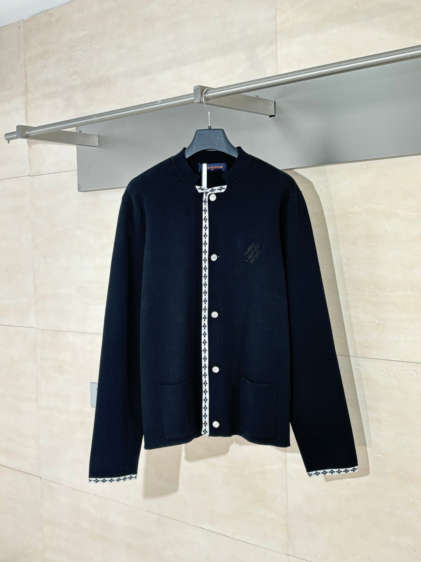 250819 A new high-quality embroidered knitted college style cardigan