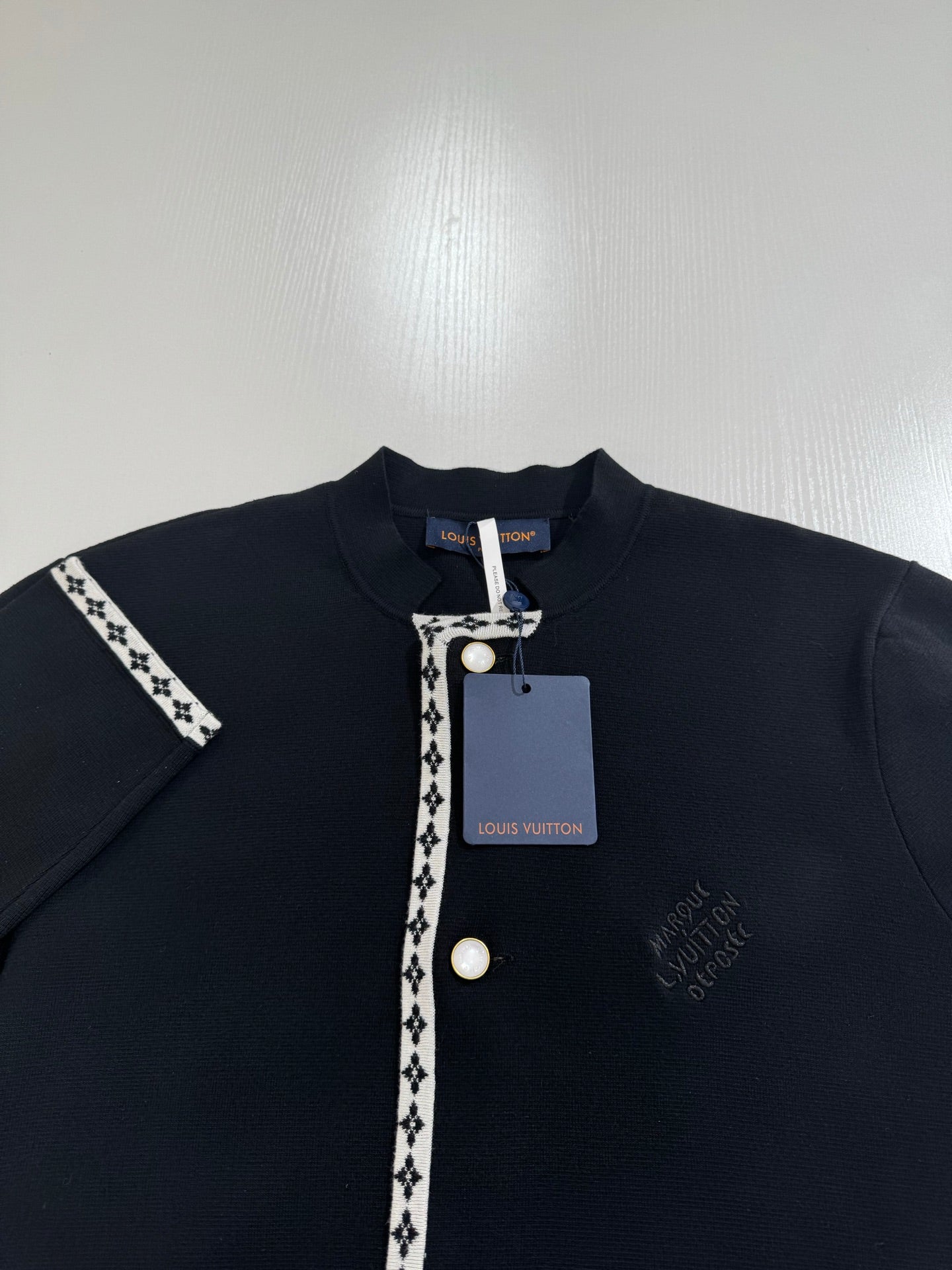 250819 A new high-quality embroidered knitted college style cardigan