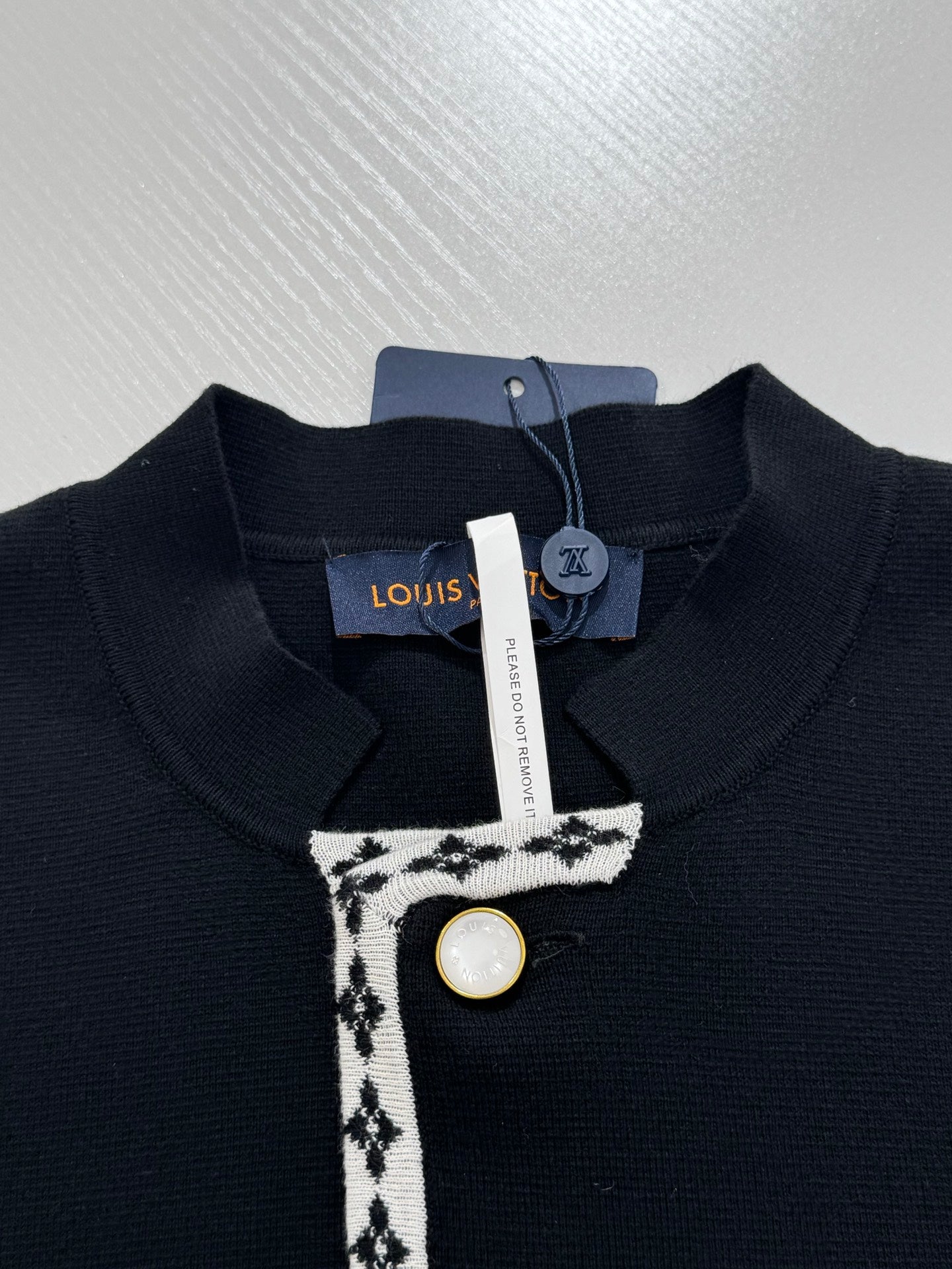 250819 A new high-quality embroidered knitted college style cardigan