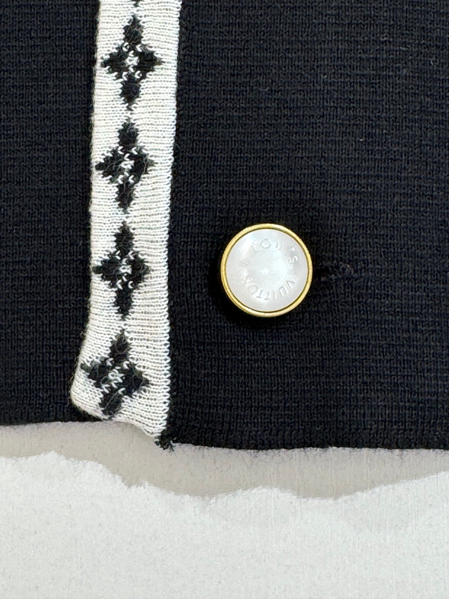 250819 A new high-quality embroidered knitted college style cardigan