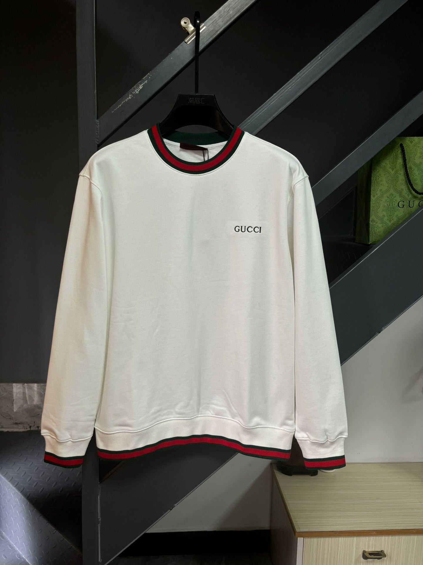 250819 A new high-quality color-blocking classic embroidered sweatshirt