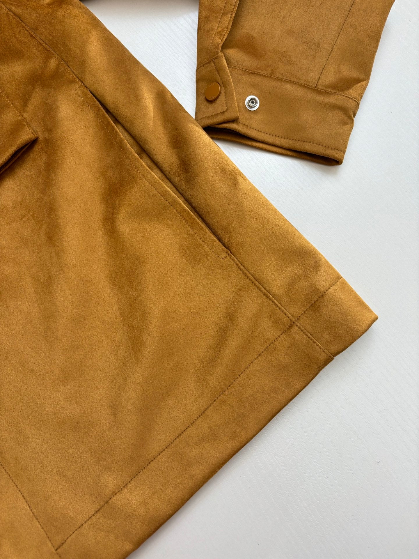 250825 A new high-quality suede textured minimalist leather jacket