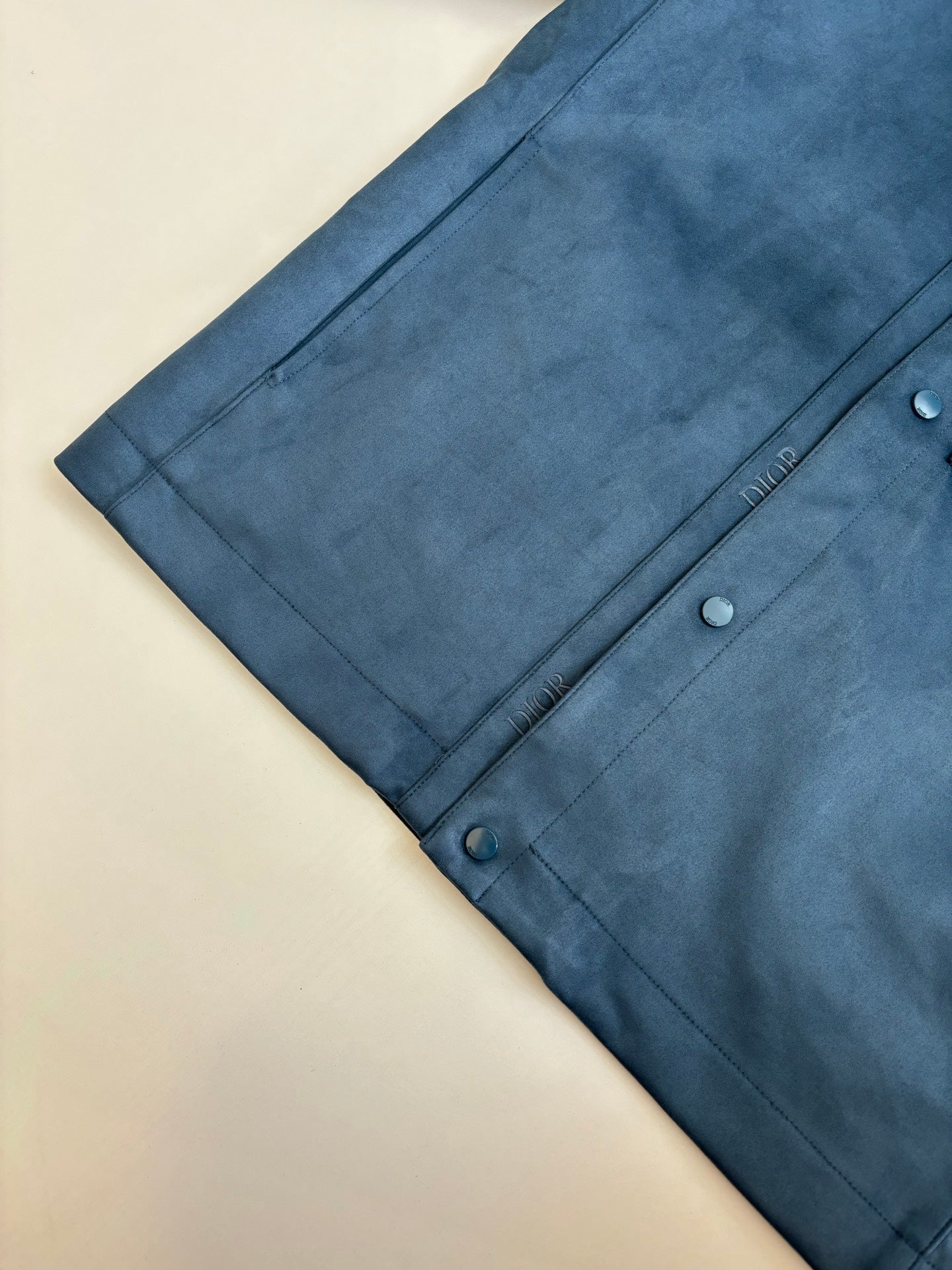 250825 A new high-quality suede textured minimalist leather jacket