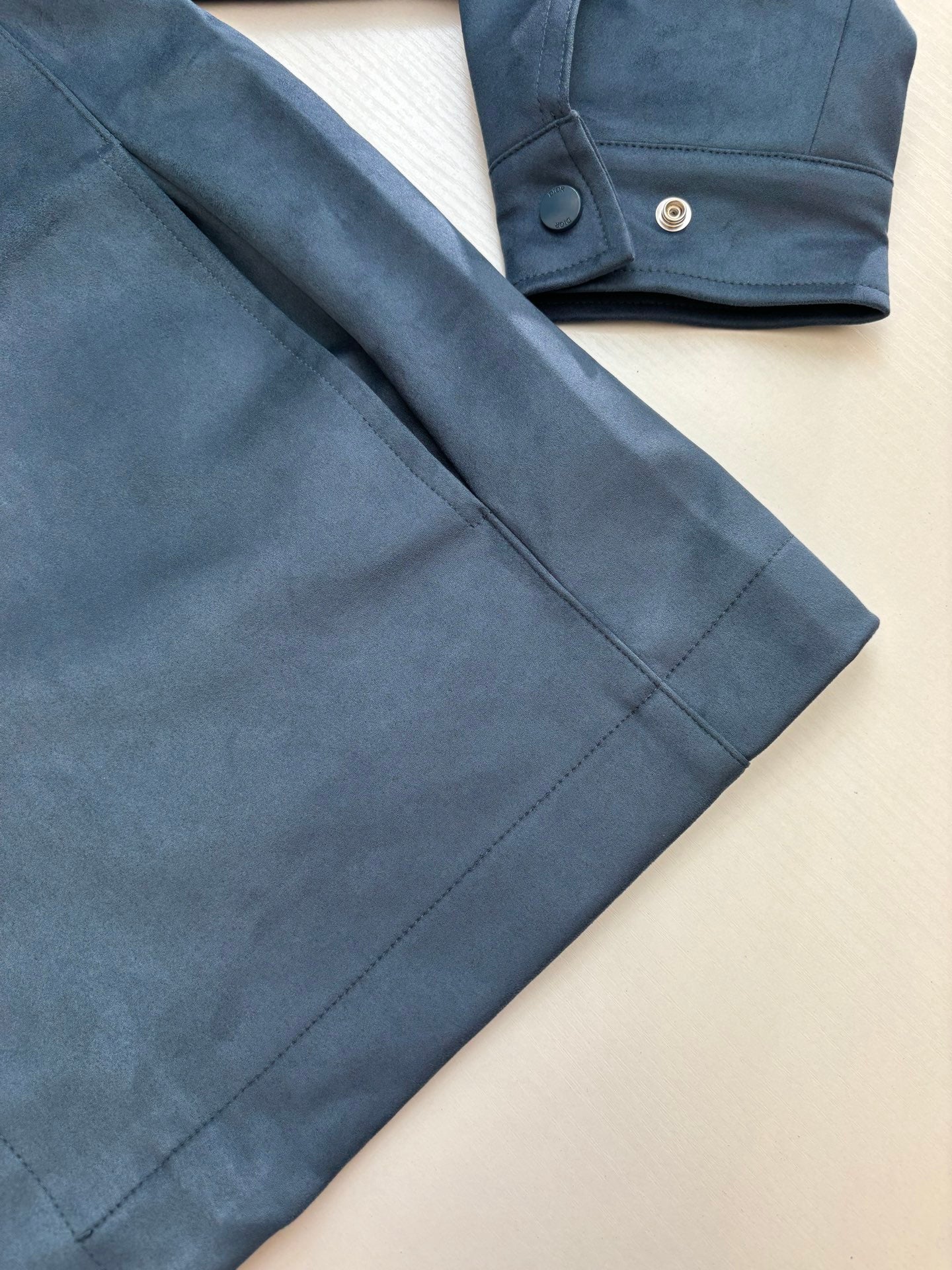 250825 A new high-quality suede textured minimalist leather jacket