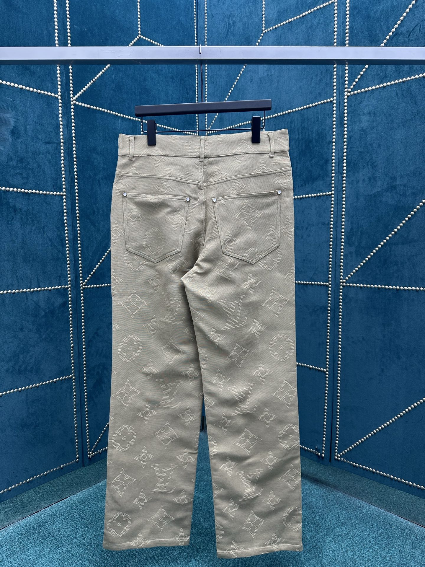 250825 New high-quality embroidered pearlescent button-up trousers