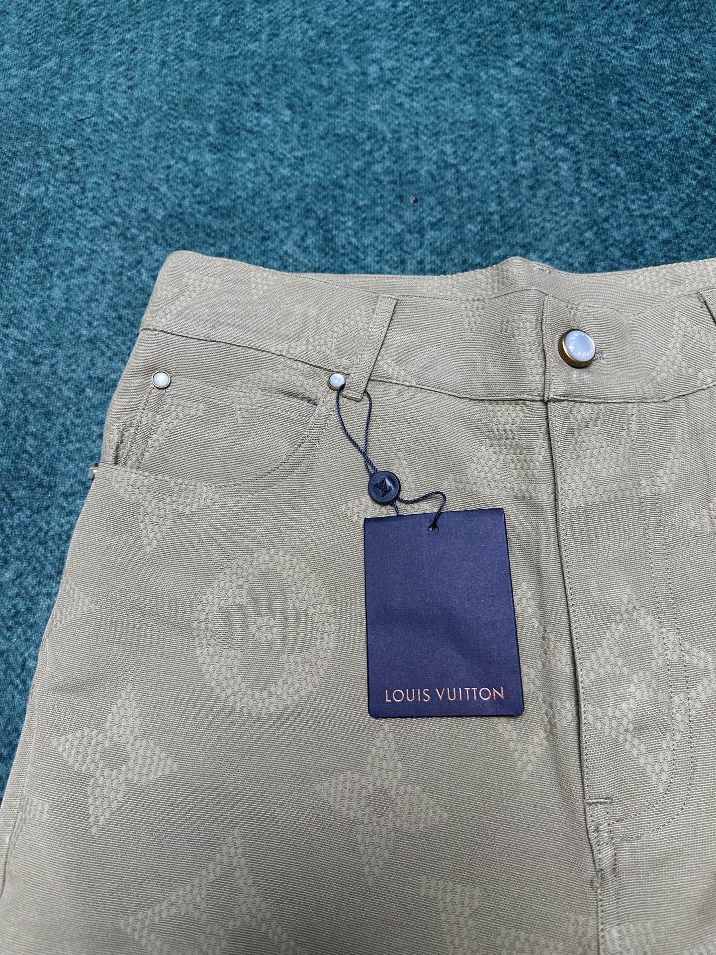 250825 New high-quality embroidered pearlescent button-up trousers