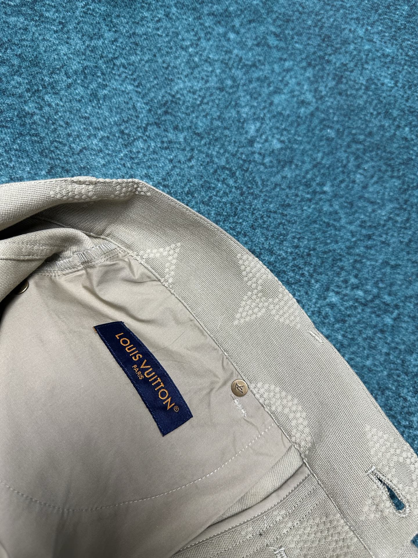 250825 New high-quality embroidered pearlescent button-up trousers