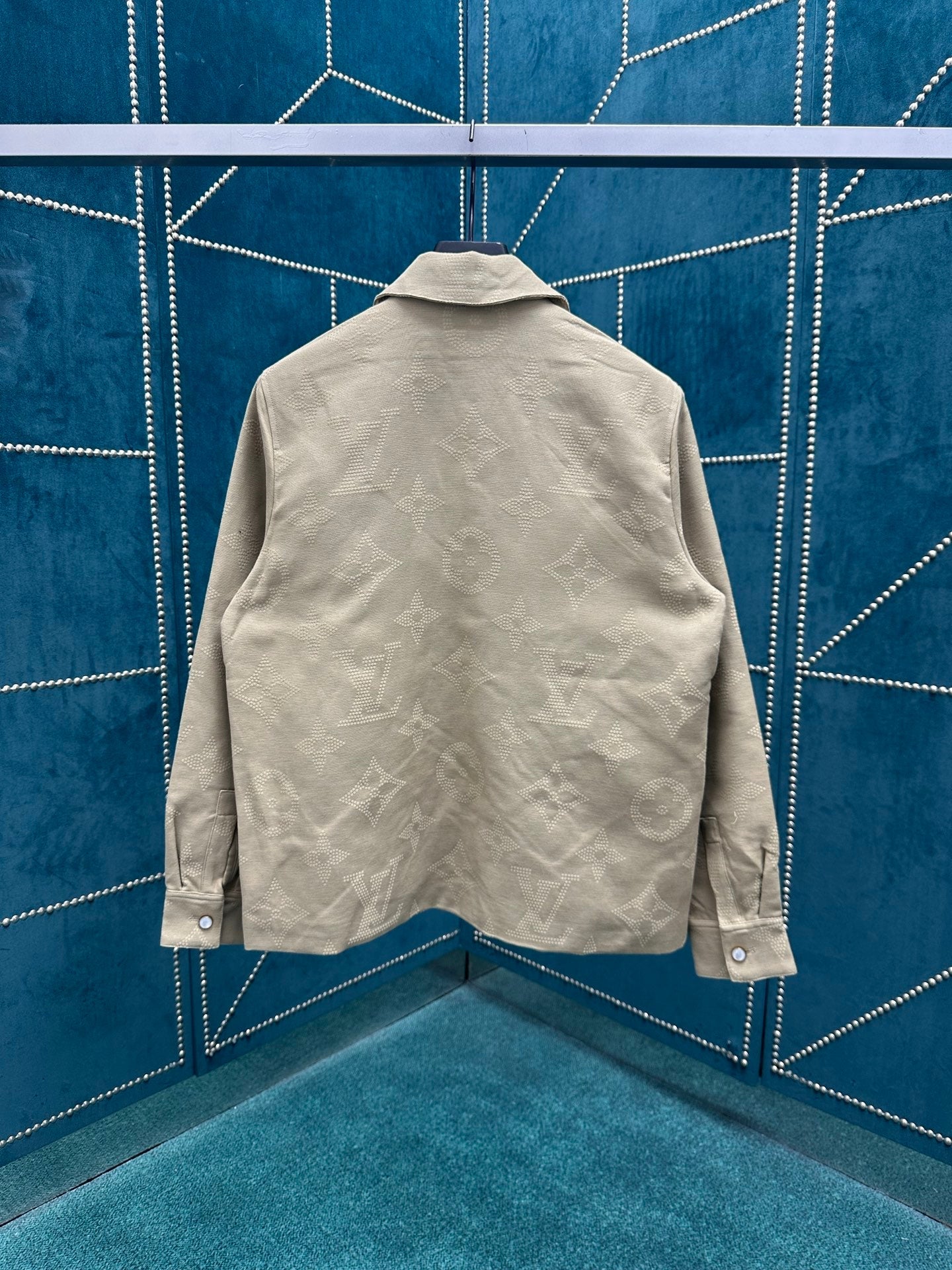 250825 New high-quality embroidered pearlescent button coat