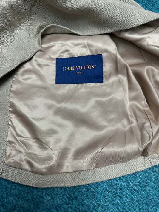 250825 New high-quality embroidered pearlescent button coat