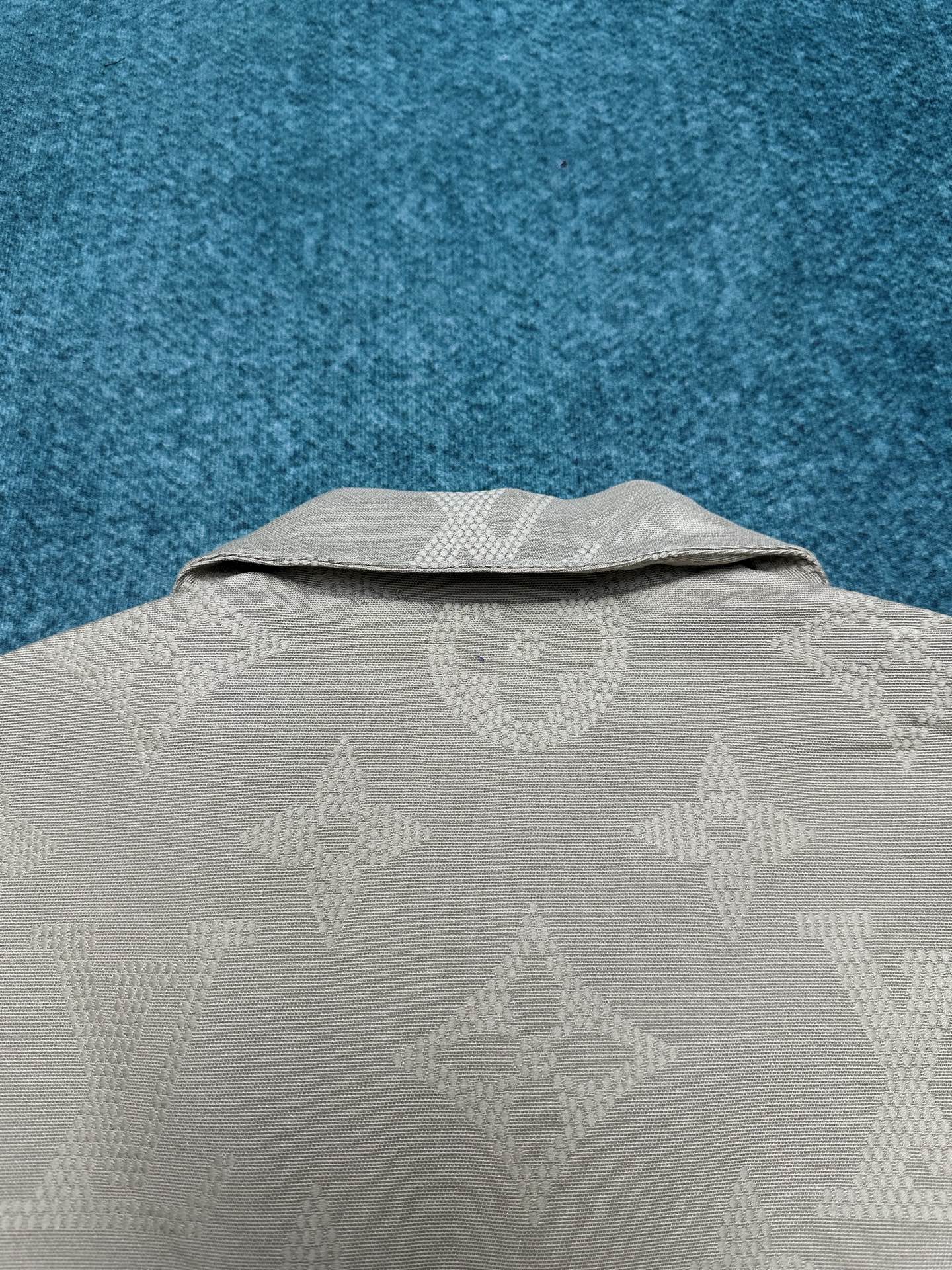 250825 New high-quality embroidered pearlescent button coat