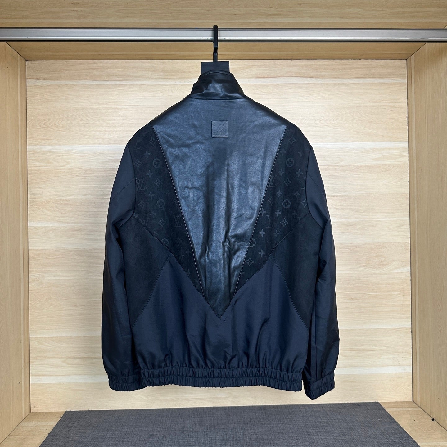 250825 A new high-quality patchwork embossed jacket