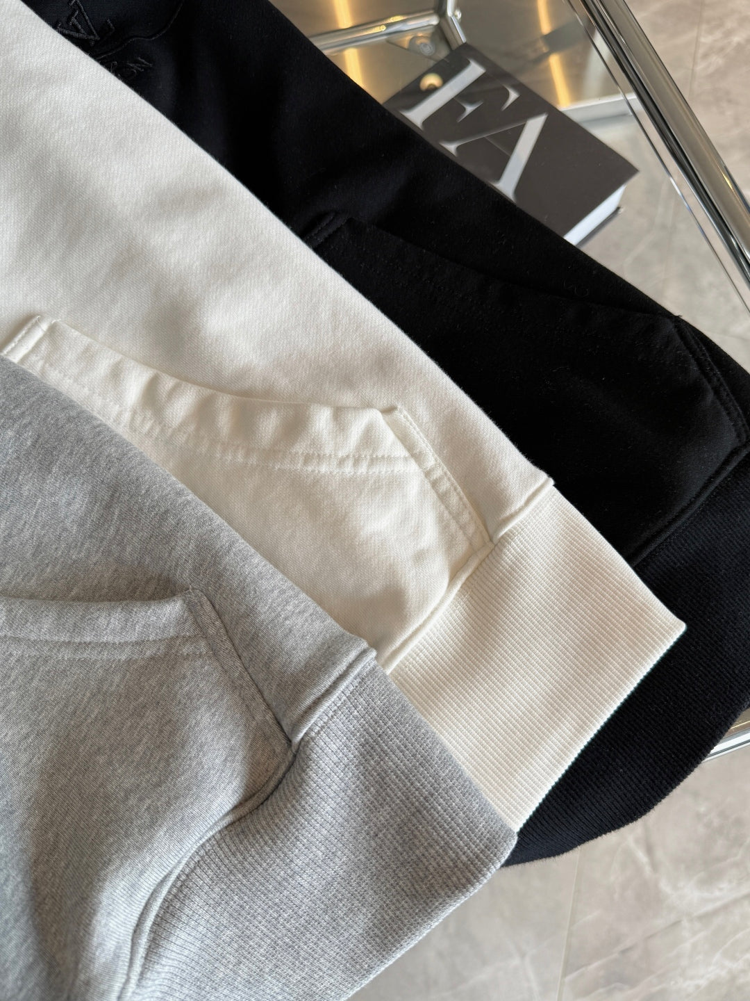 250825 A new high-quality classic must-have zippered hoodie