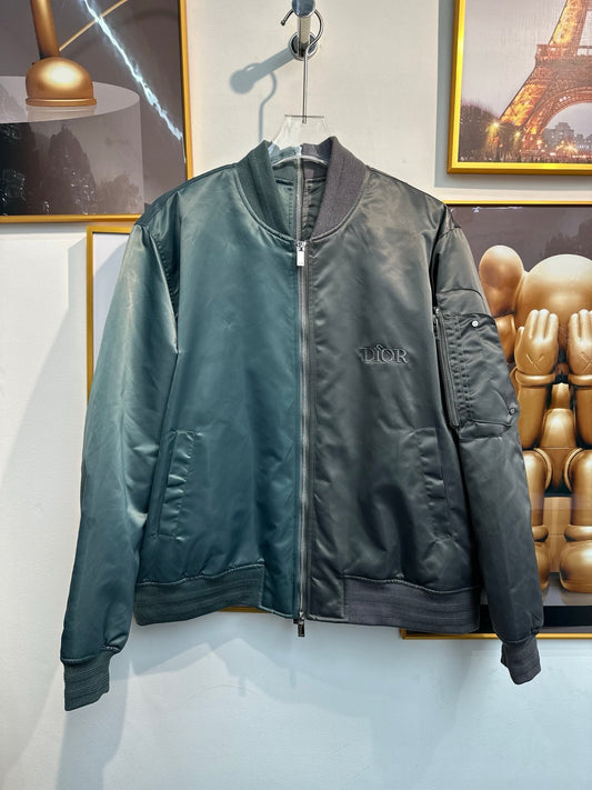 250825 A new high-quality, thick two-color patchwork jacket
